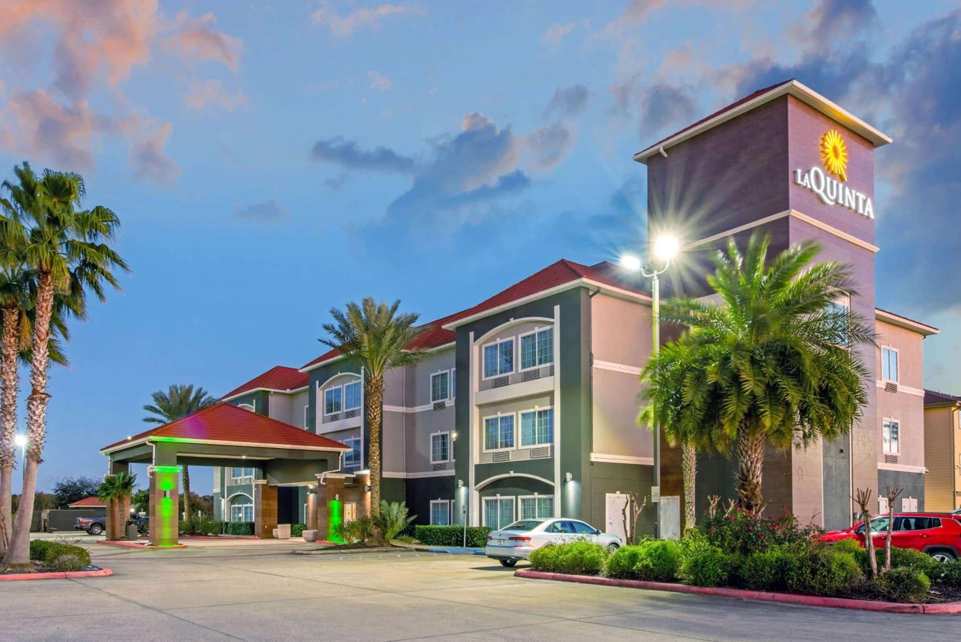 La Quinta by Wyndham Winnie interior in Winnie, TX — gallery photo 2