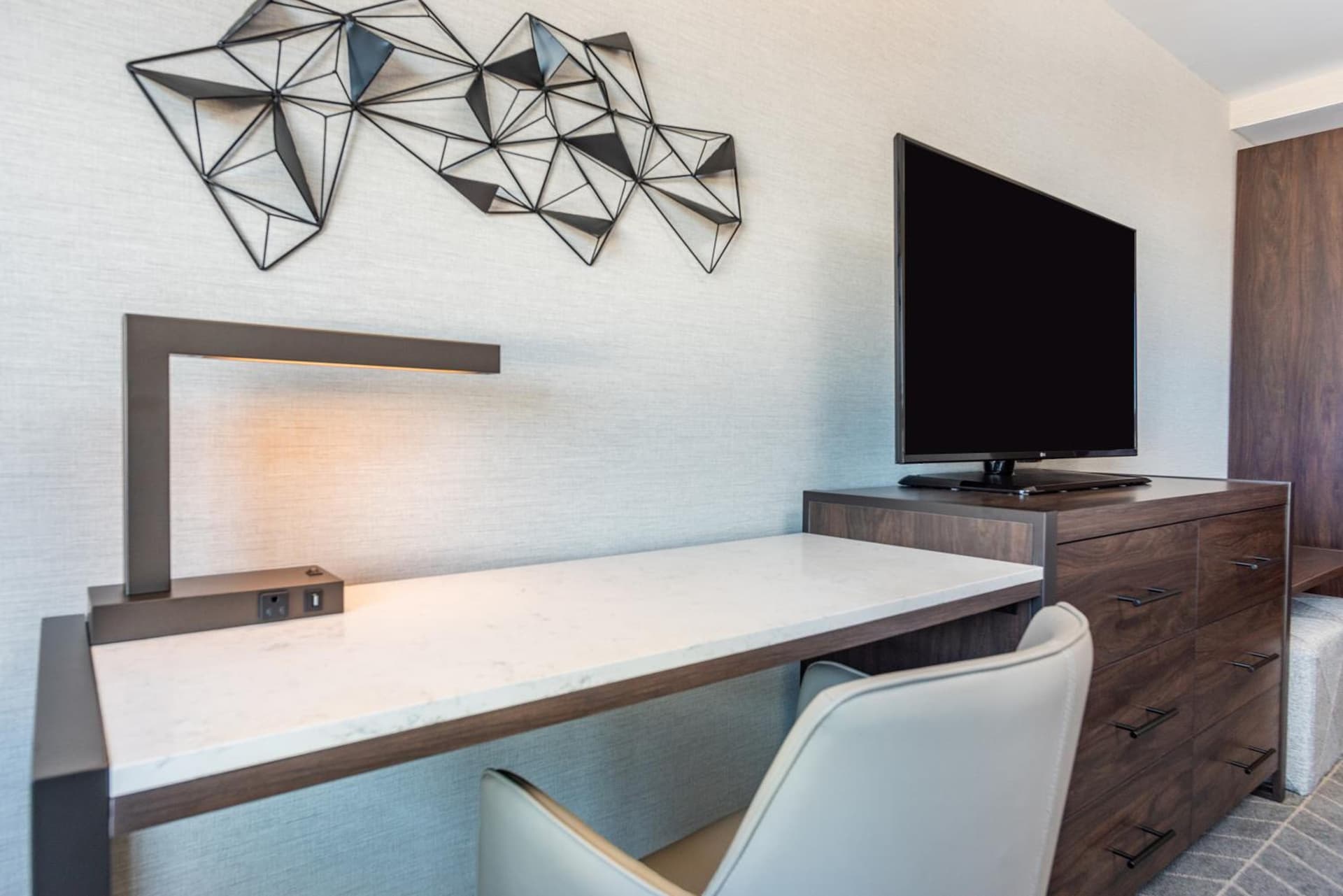 Holiday Inn Boston Logan Airport - Chelsea by IHG interior in Chelsea, MA — gallery photo 2