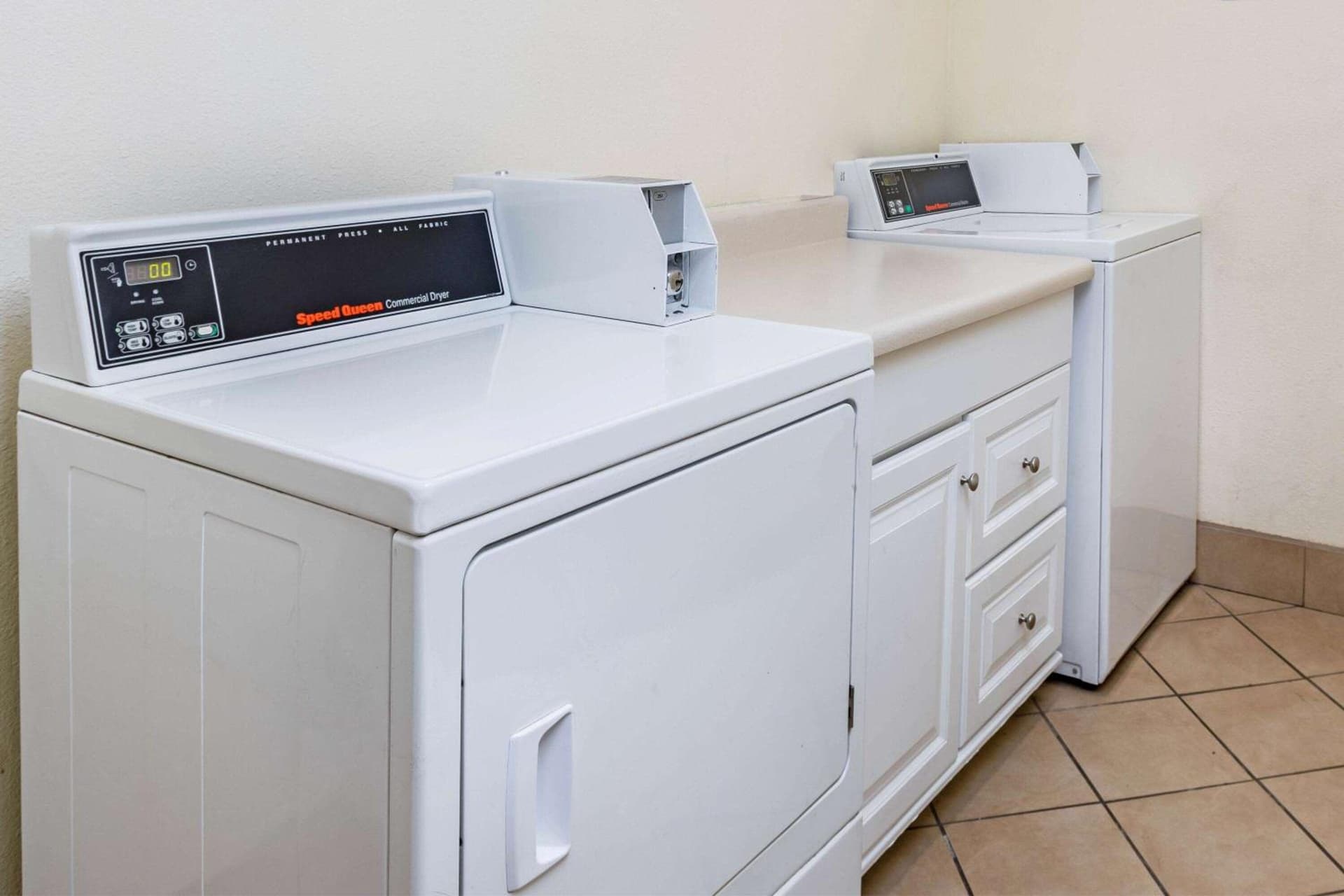 La Quinta by Wyndham El Paso East interior in El Paso, TX — gallery photo 2