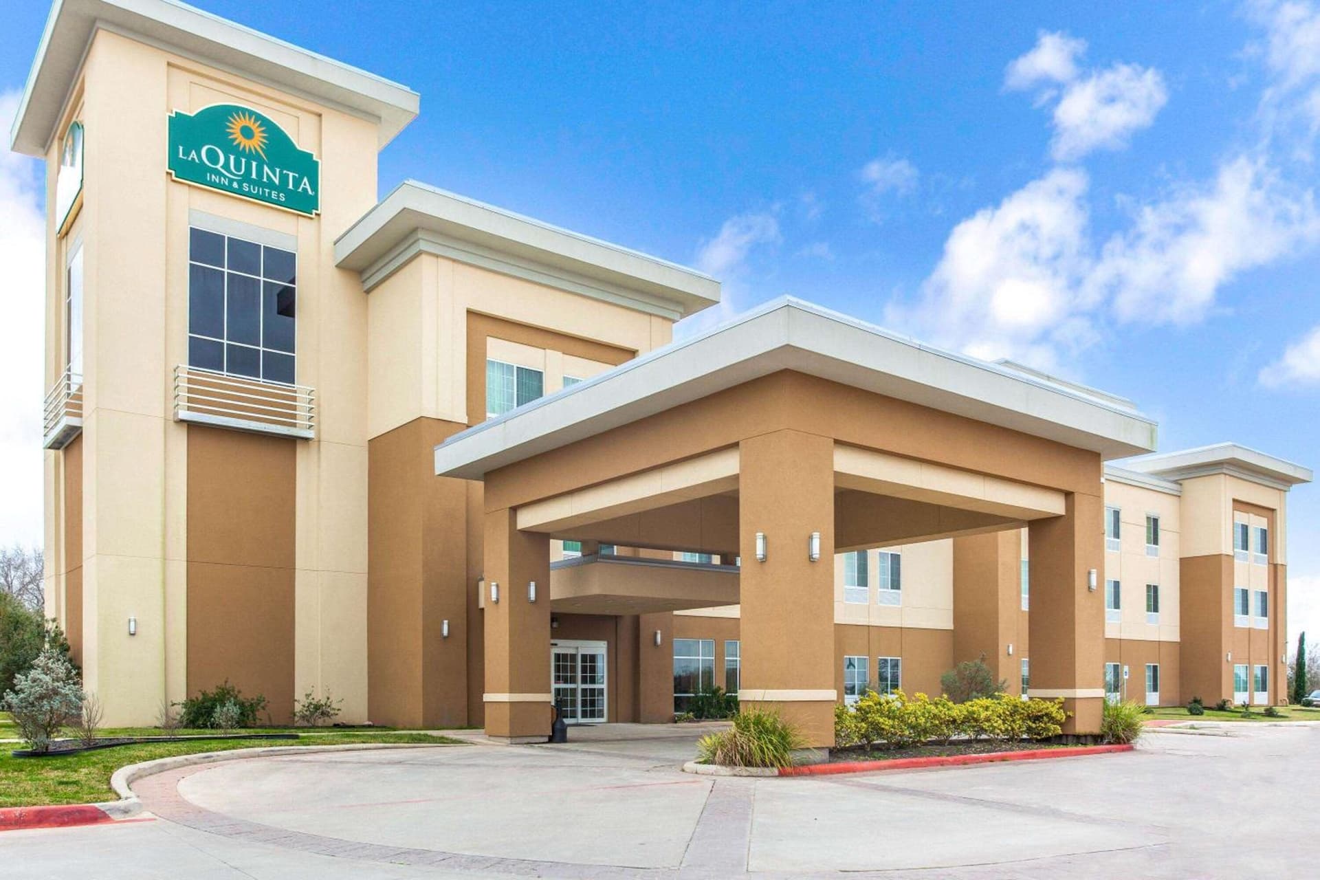 La Quinta by Wyndham Gonzales TX featured exterior or lobby in Gonzales, TX — similar hotel
