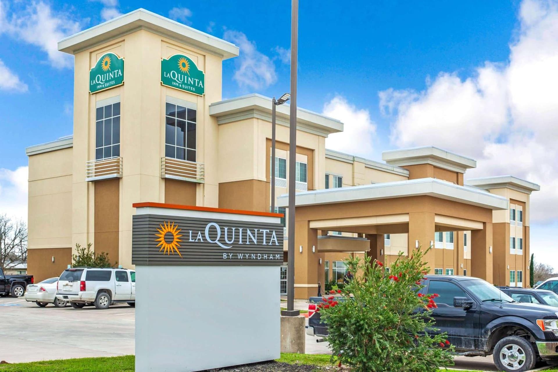 La Quinta by Wyndham Gonzales TX interior in Gonzales, TX — gallery photo 2