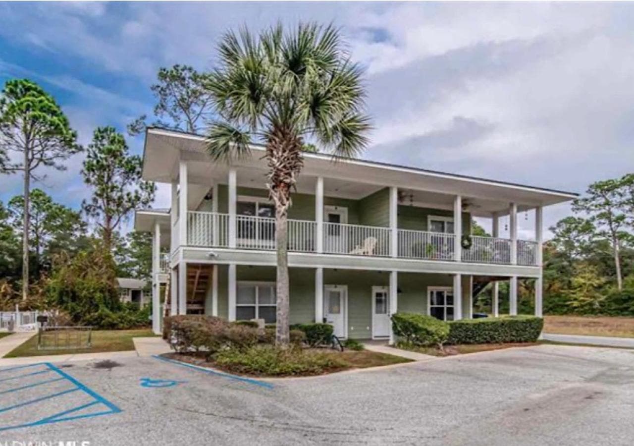 Condo w Pool near beaches, dining, shopping, etc featured exterior or lobby in Gulf Shores, AL — similar hotel
