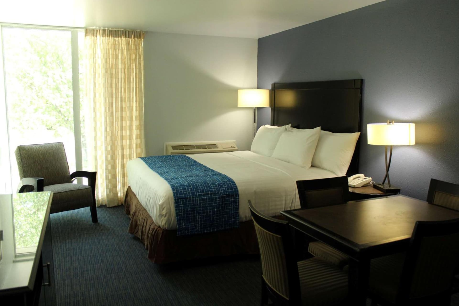 Travelodge by Wyndham Water's Edge Hotel - Racine gallery photo in Racine, WI — image 11