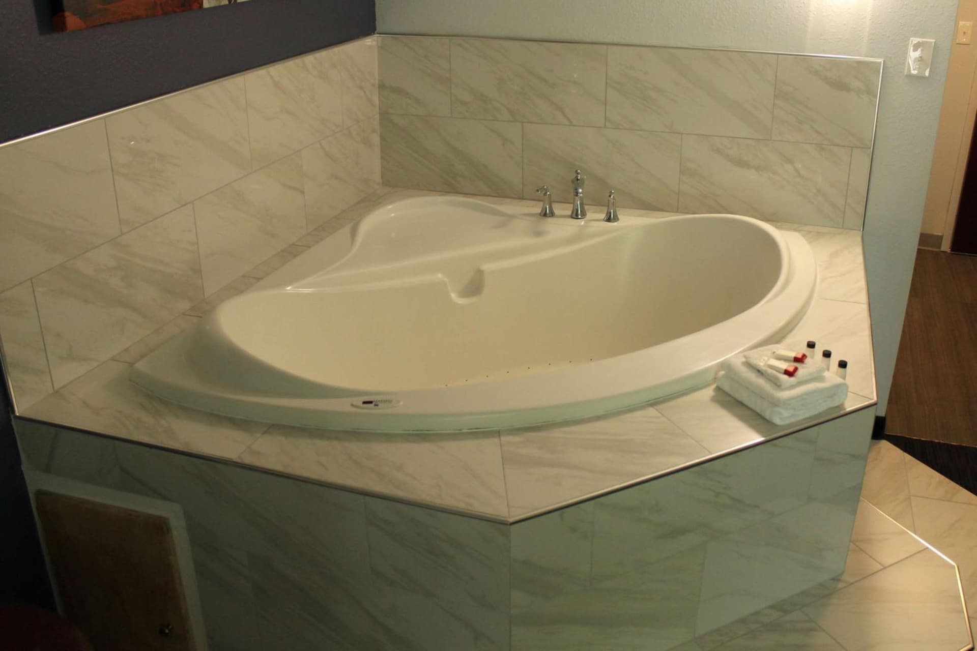 Travelodge by Wyndham Water's Edge Hotel - Racine gallery photo in Racine, WI — image 22