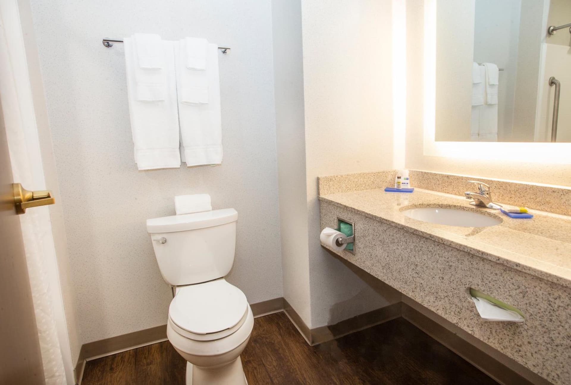 Holiday Inn Express & Suites Bethlehem Airport-Allentown Area gallery photo in Bethlehem, PA — image 45