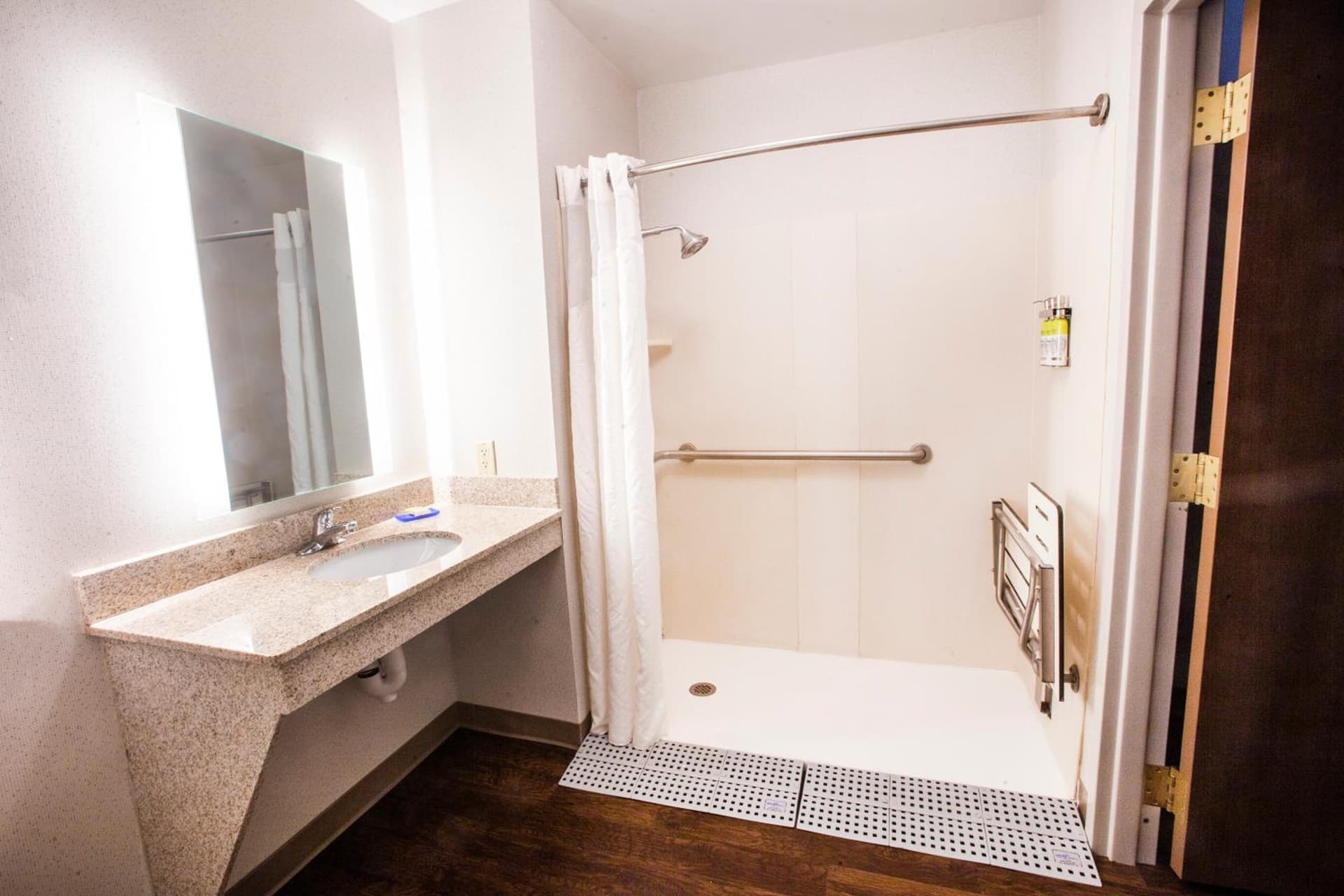 Holiday Inn Express & Suites Bethlehem Airport-Allentown Area gallery photo in Bethlehem, PA — image 25