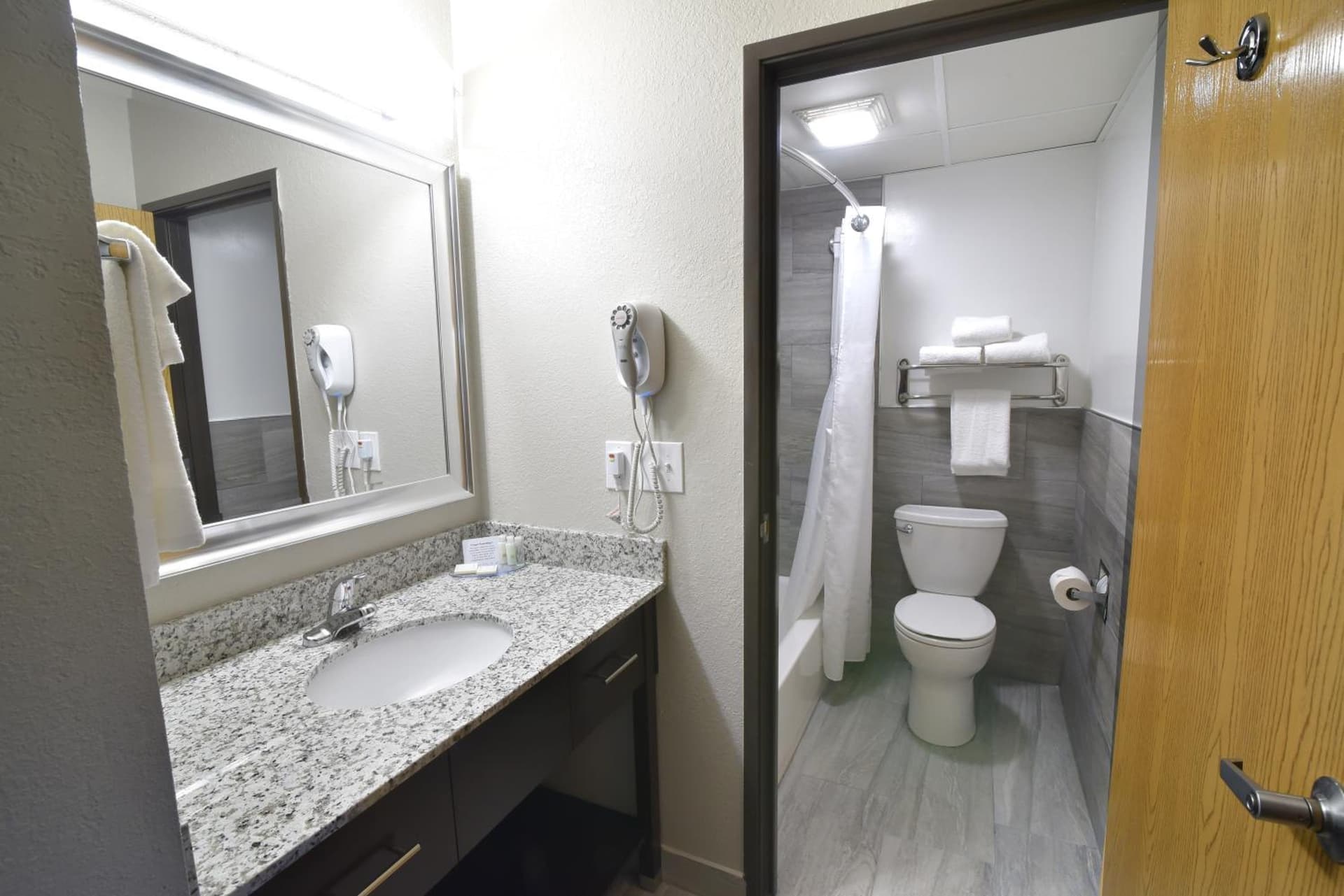 Best Western Plus Flint Airport Inn & Suites gallery photo in Flint, MI — image 39