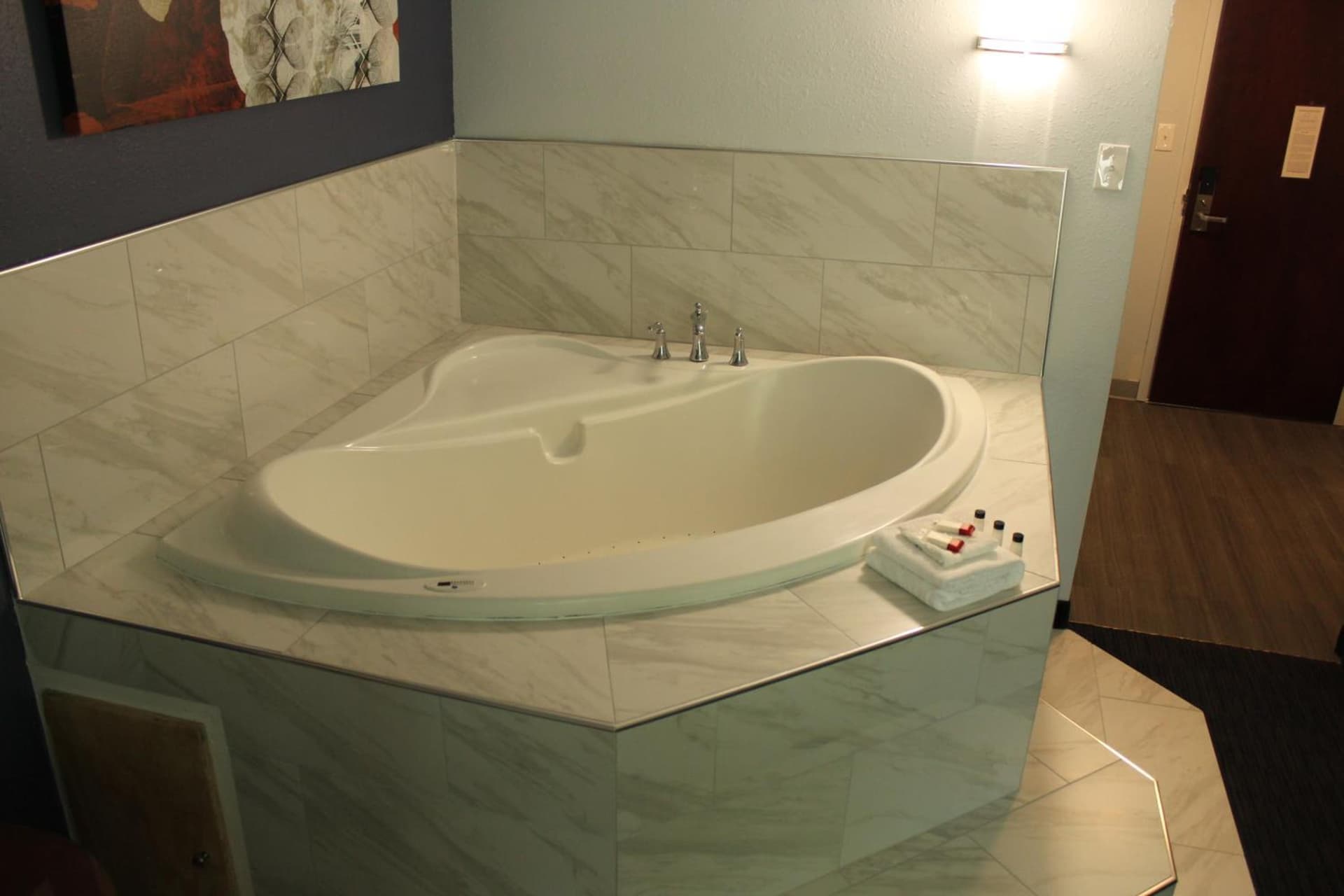 Travelodge by Wyndham Water's Edge Hotel - Racine gallery photo in Racine, WI — image 8