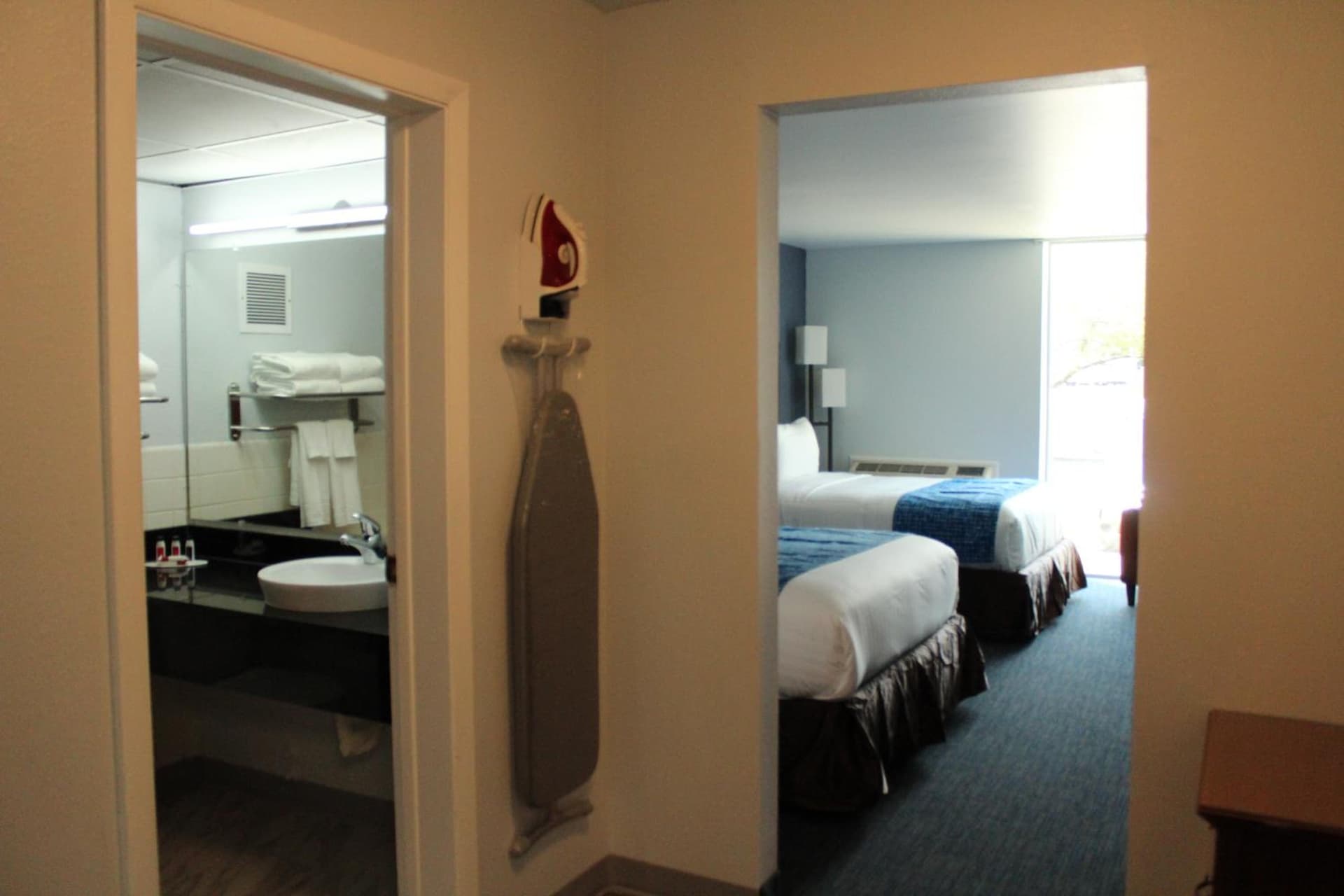 Travelodge by Wyndham Water's Edge Hotel - Racine property views in Racine, WI — gallery photo 3