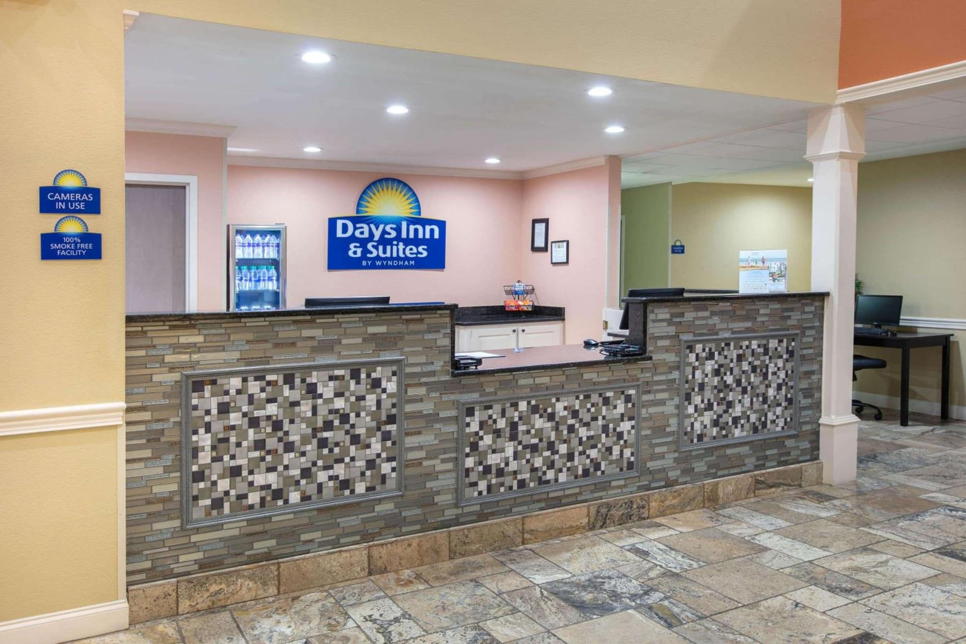 Days Inn & Suites by Wyndham Florence/Jackson Area property views in Florence, MS — gallery photo 3