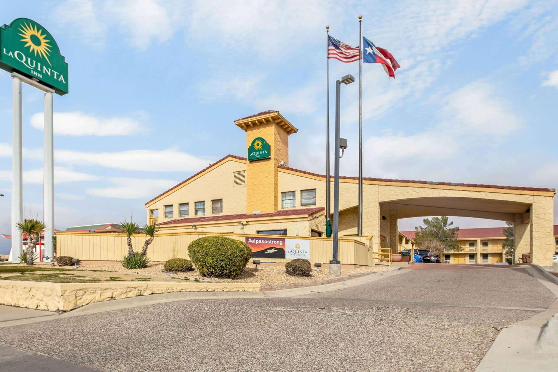 La Quinta Inn by Wyndham El Paso Cielo Vista interior in El Paso, TX — gallery photo 2