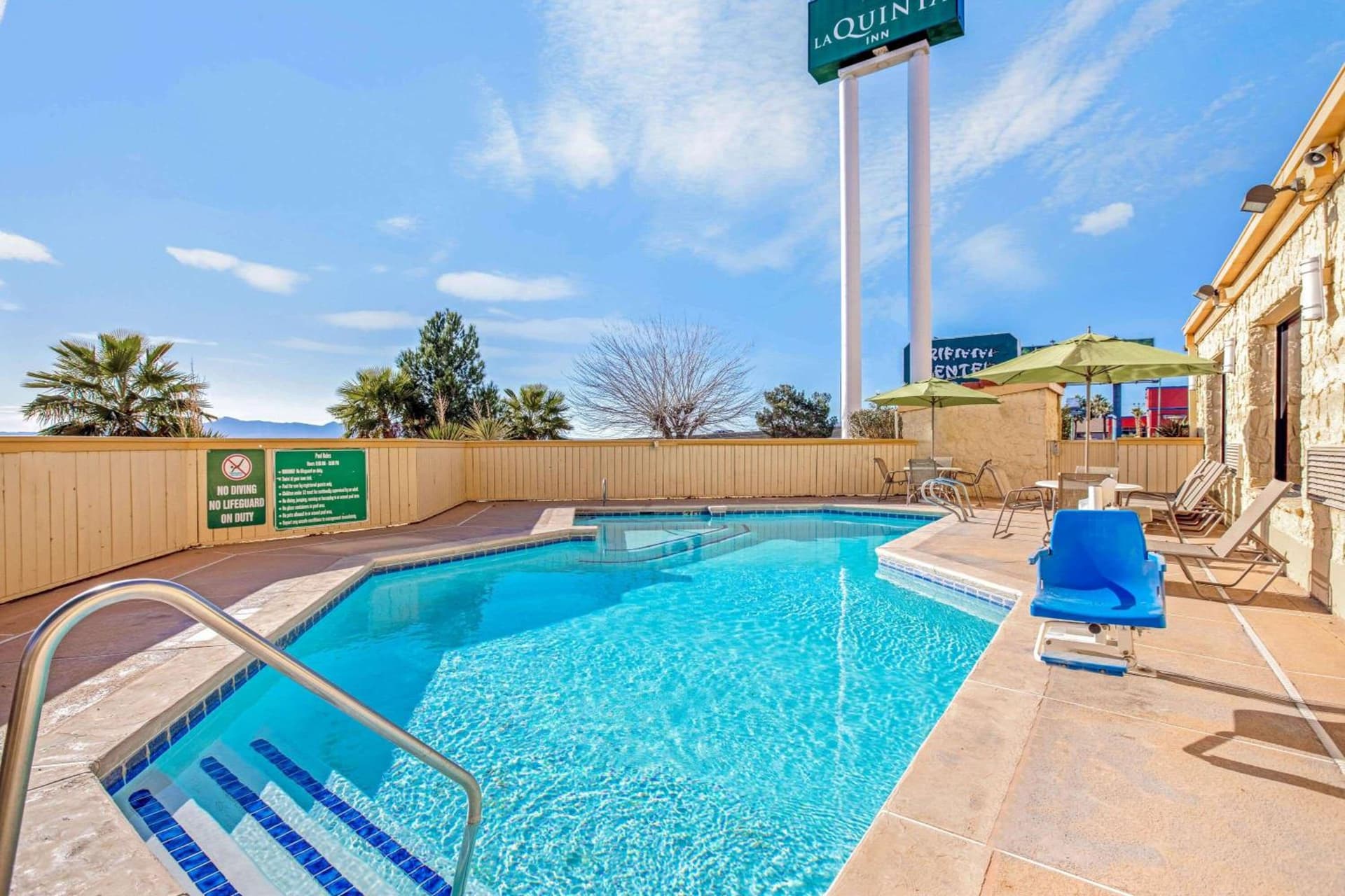 La Quinta Inn by Wyndham El Paso Cielo Vista interior in El Paso, TX — gallery photo 2