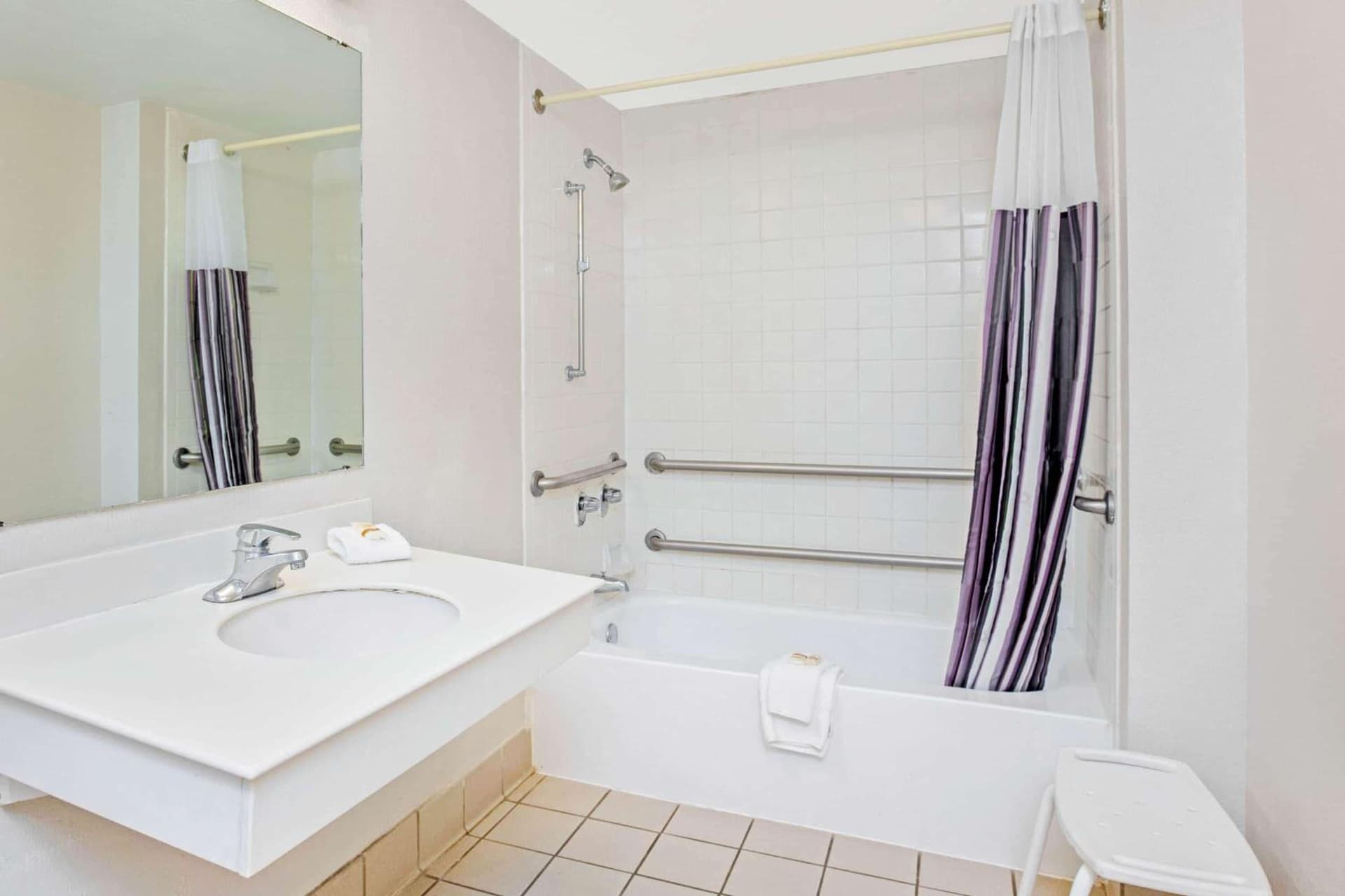 La Quinta Inn by Wyndham El Paso Cielo Vista gallery photo in El Paso, TX — image 25