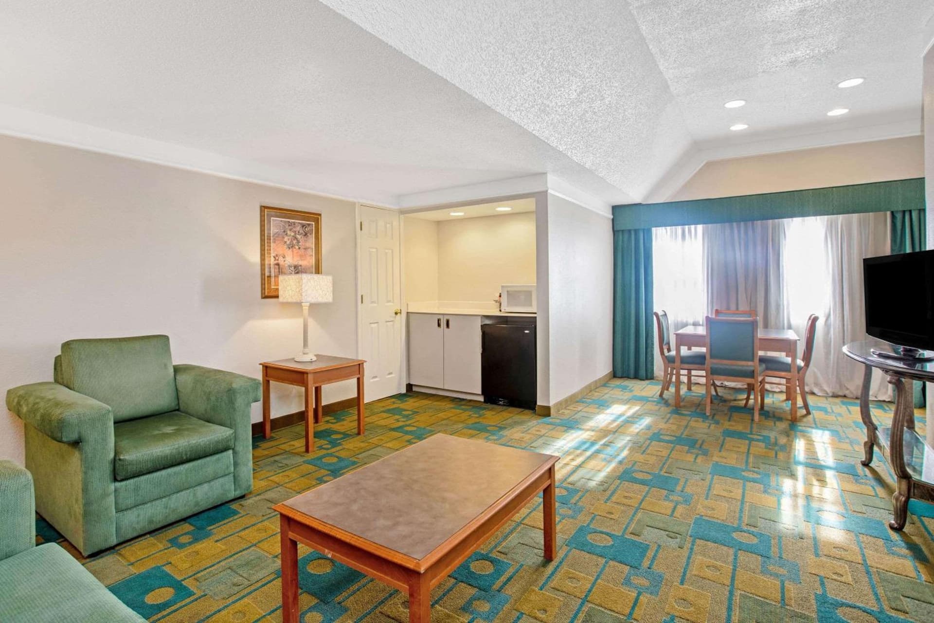 La Quinta Inn by Wyndham El Paso Cielo Vista gallery photo in El Paso, TX — image 7