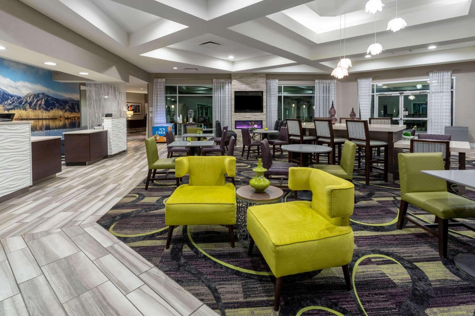 La Quinta by Wyndham Denver Boulder - Louisville interior in Louisville, CO — gallery photo 2