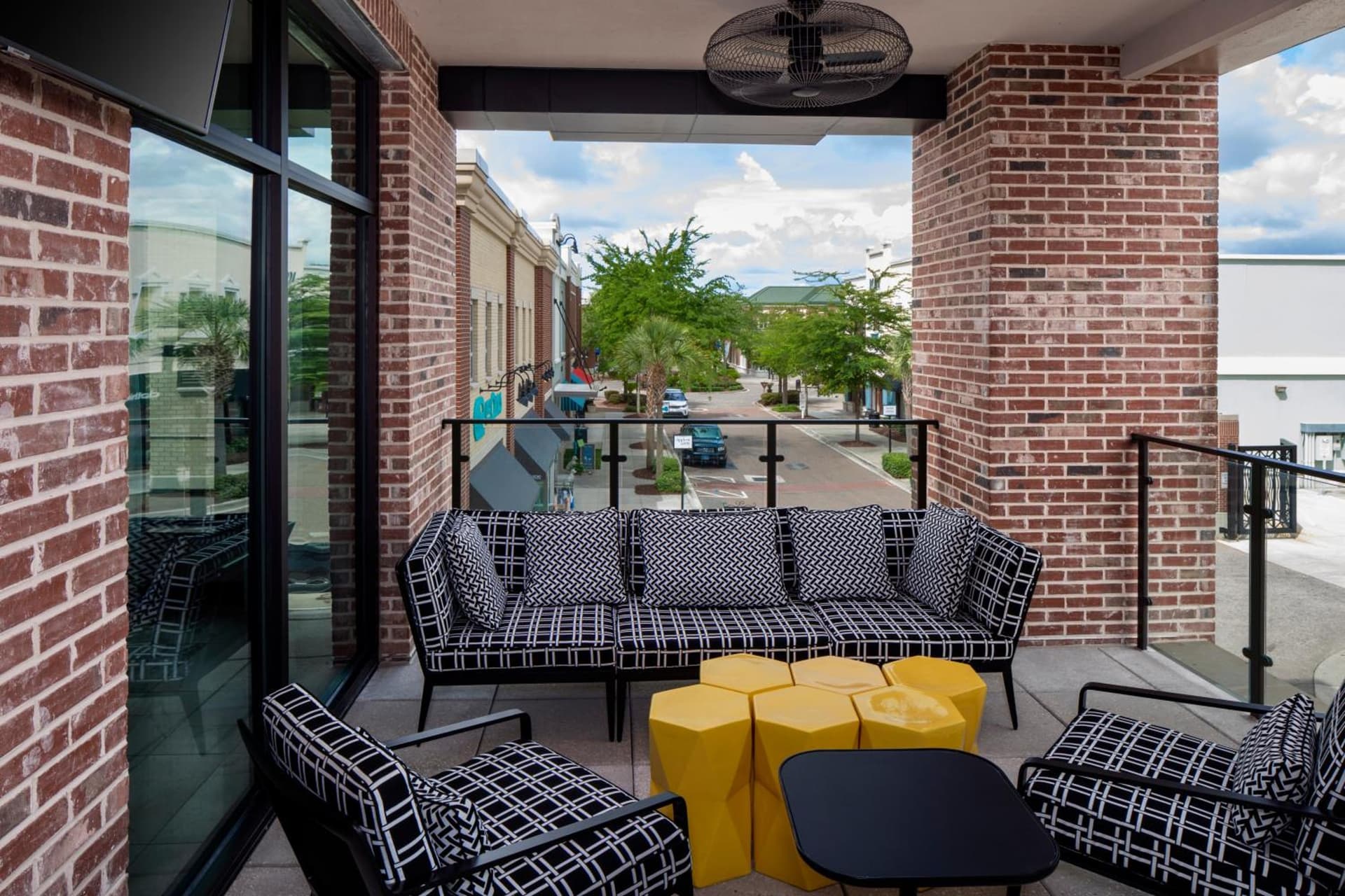 Hyatt Place Mount Pleasant Towne Centre interior in Charleston, SC — gallery photo 2