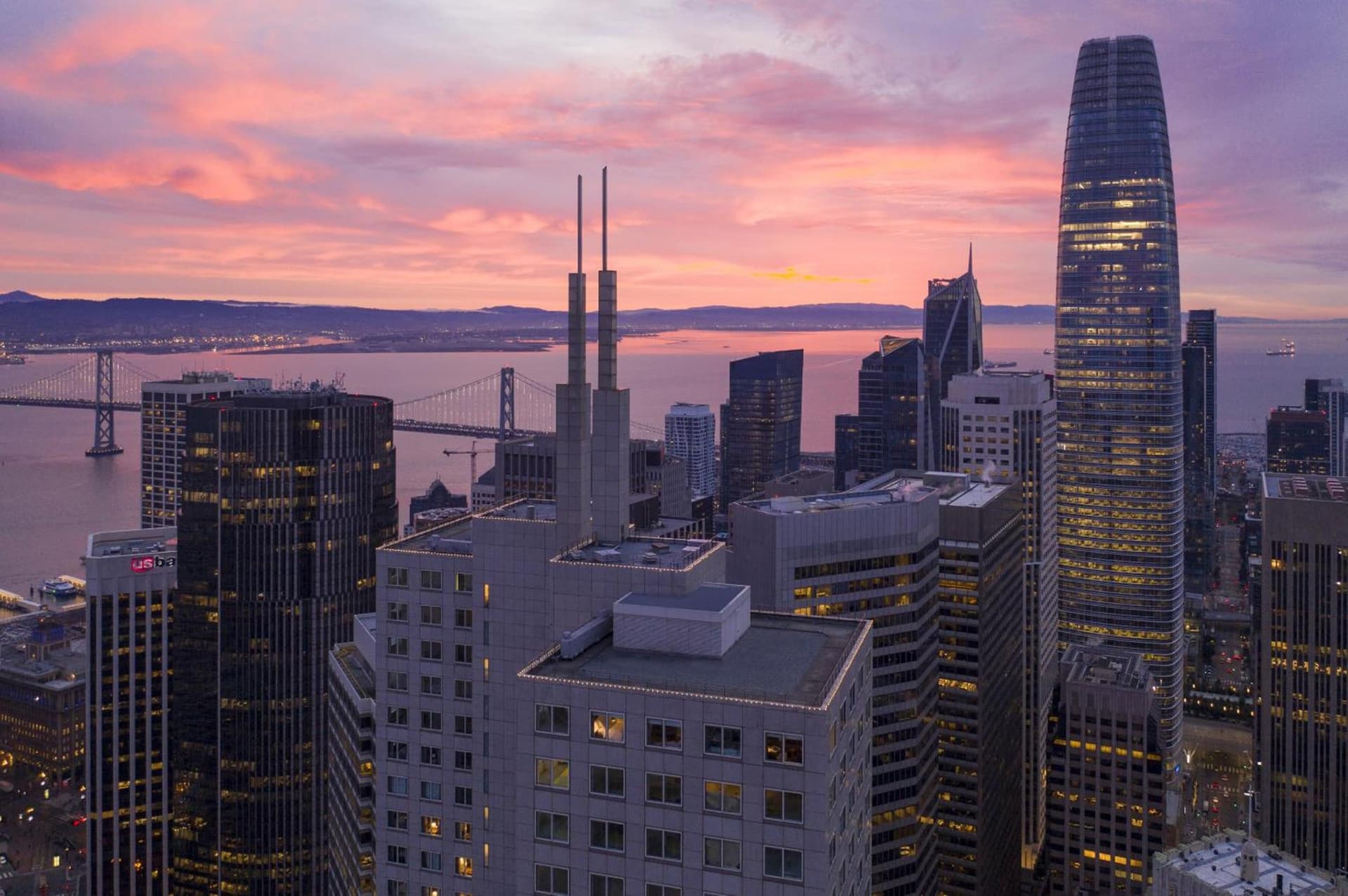 Four Seasons Hotel San Francisco at Embarcadero property views in San Francisco, CA — gallery photo 3