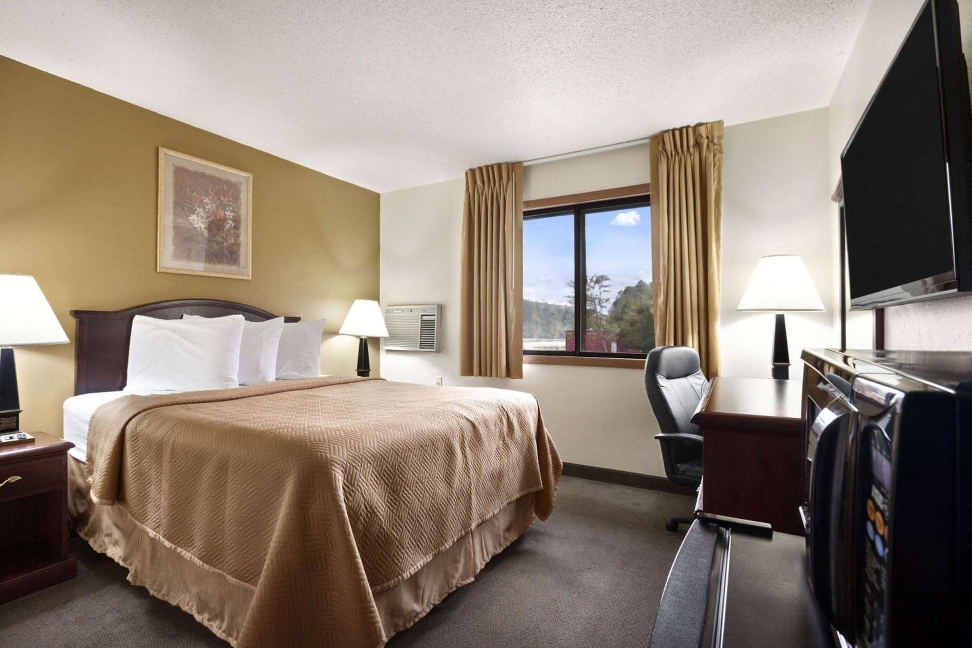 Travelodge by Wyndham La Porte/Michigan City Area gallery photo in LaPorte, IN — image 14