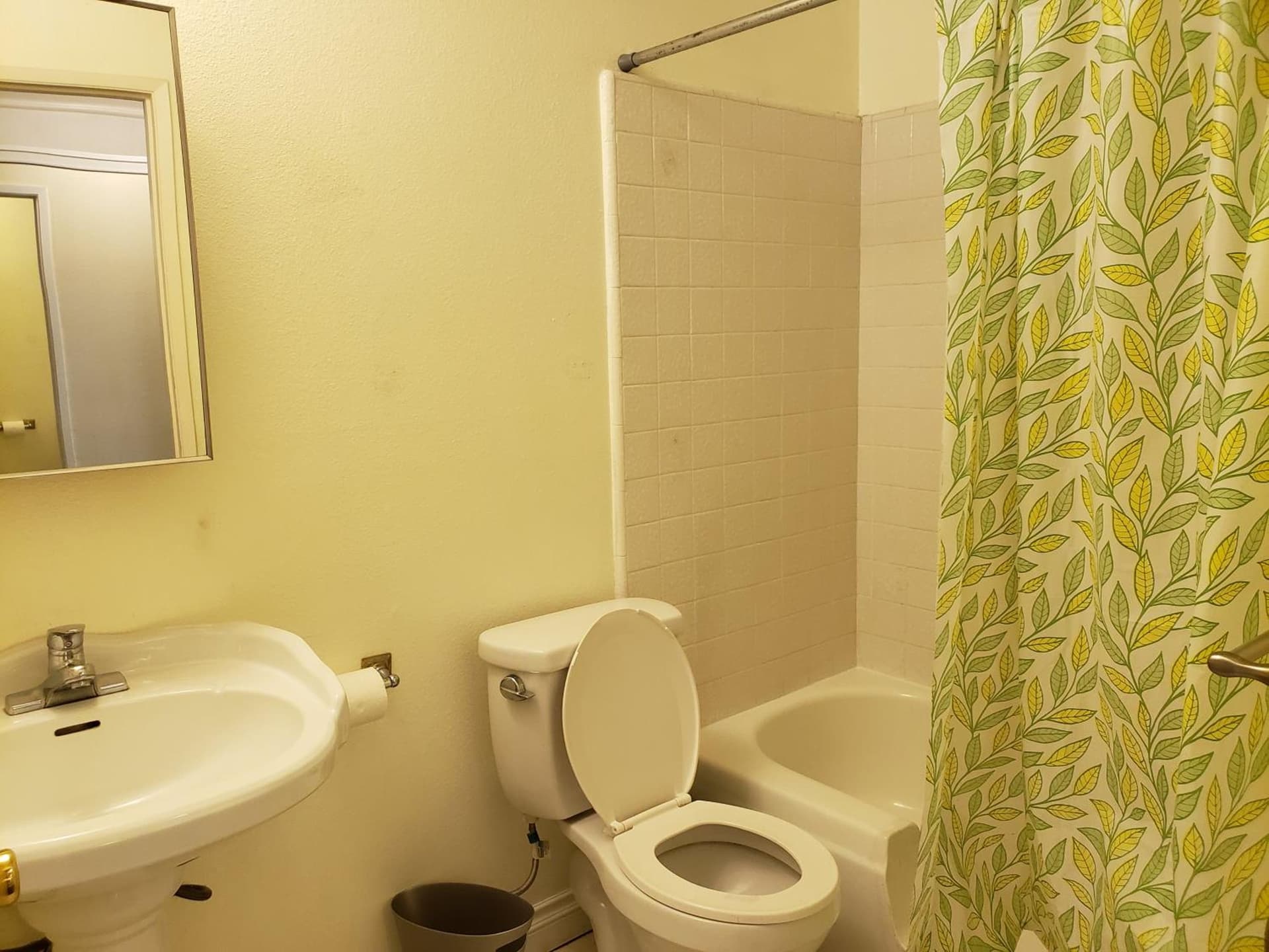 Olympic Suites B08 interior in Los Angeles, CA — gallery photo 2