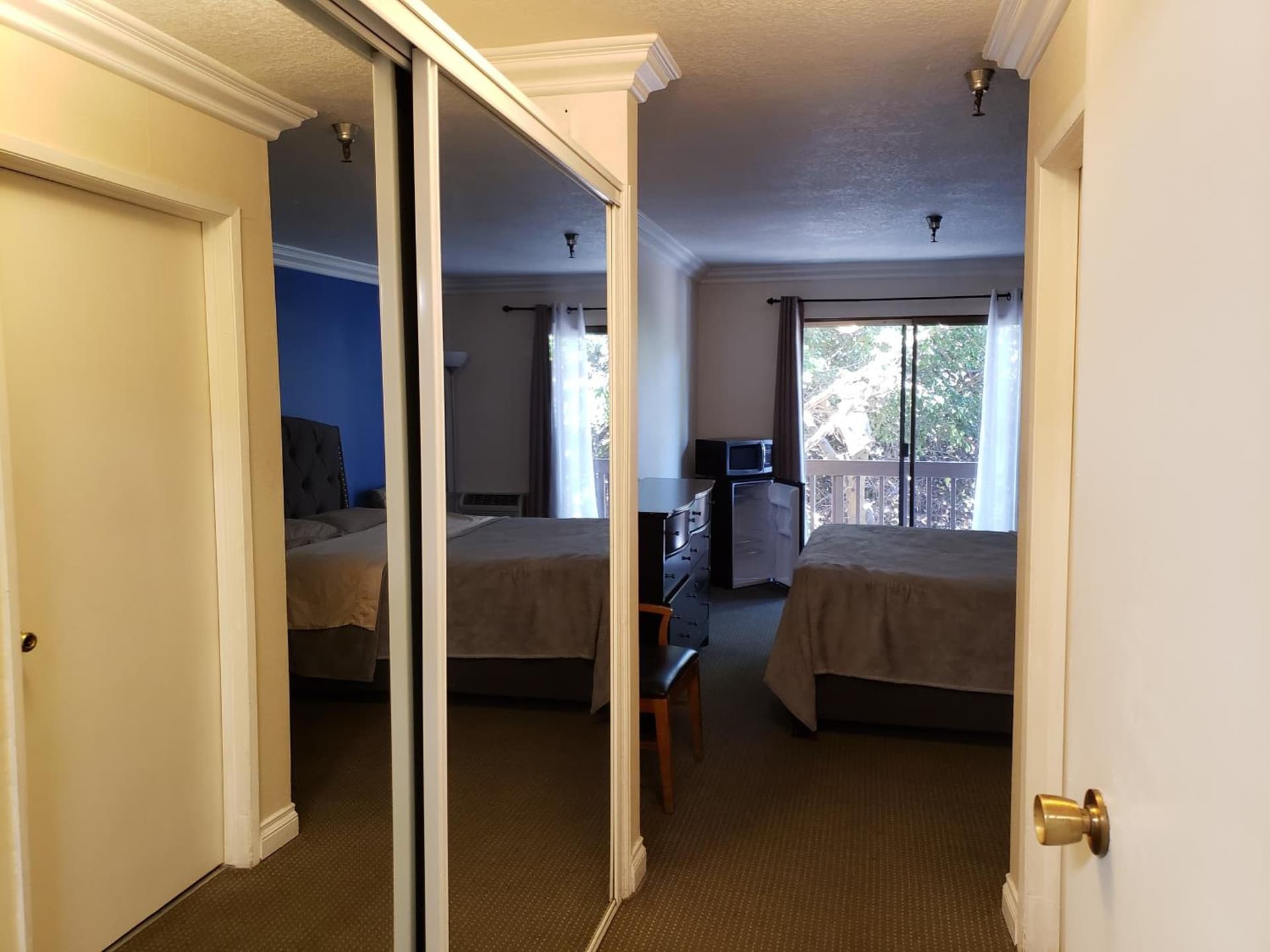 Olympic Suites B08 property views in Los Angeles, CA — gallery photo 3