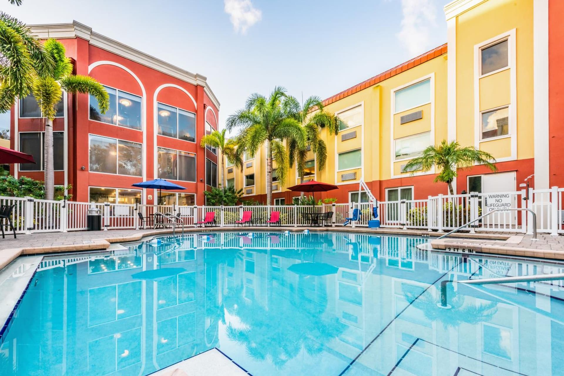 Holiday Inn Express Hotel & Suites Bradenton West by IHG property views in Bradenton, FL — gallery photo 3
