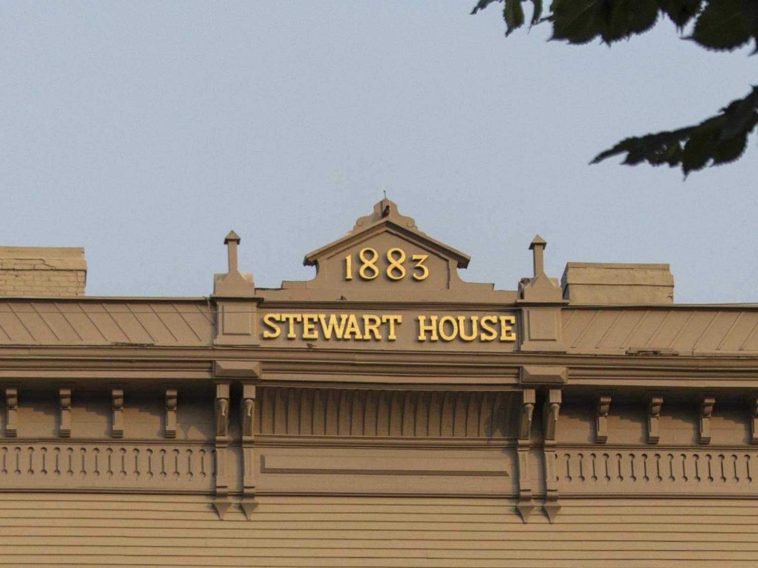 Stewart House Hotel interior in Athens, NY — gallery photo 2