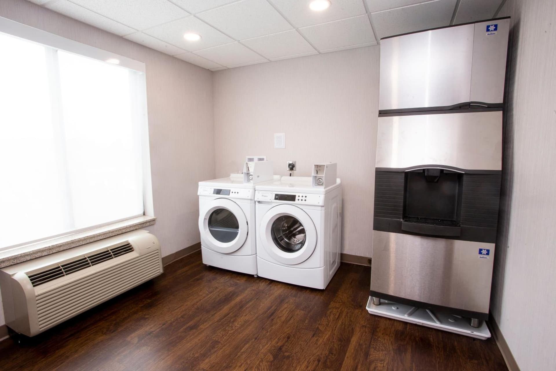 Holiday Inn Express & Suites Bethlehem Airport-Allentown Area gallery photo in Bethlehem, PA — image 12