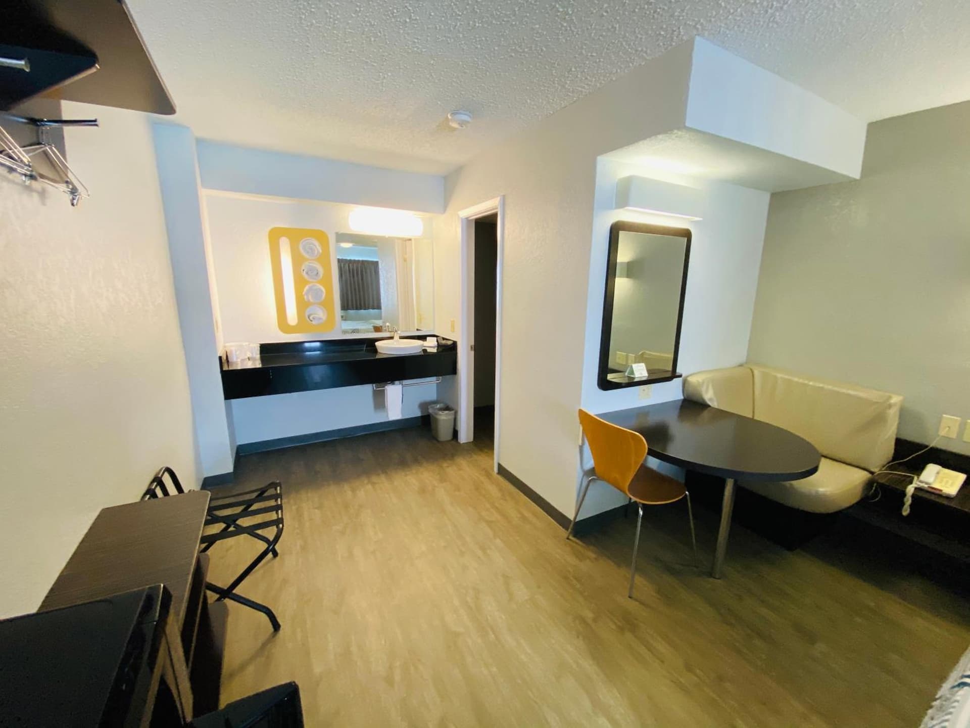 Motel 6 Boerne TX interior in Boerne, TX — gallery photo 2