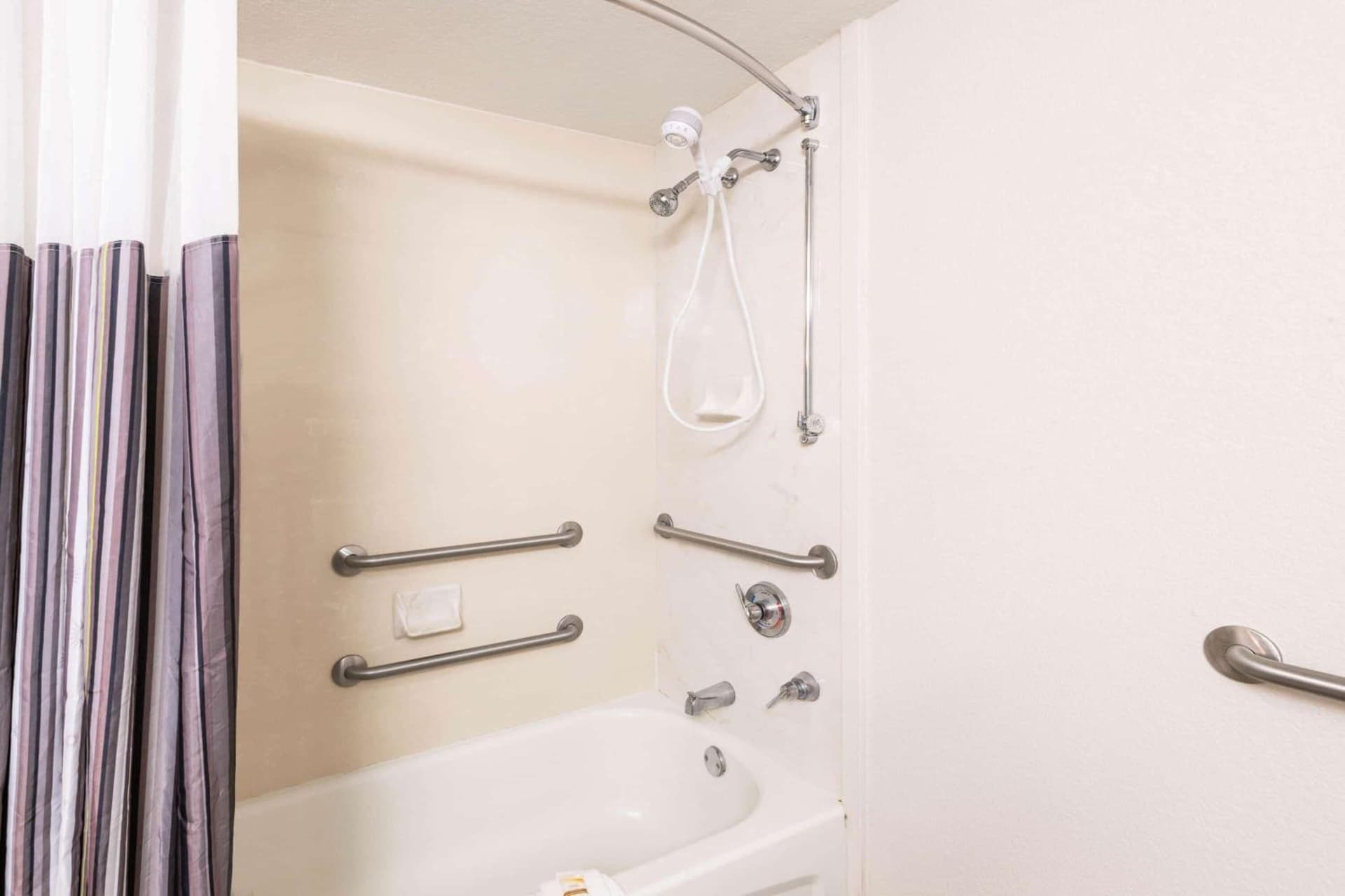 La Quinta Inn & Suites by Wyndham San Antonio Riverwalk gallery photo in San Antonio, TX — image 18