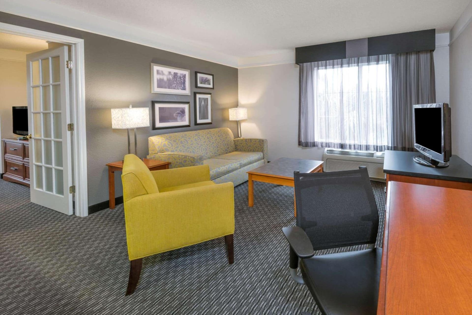 La Quinta Inn & Suites by Wyndham San Antonio Riverwalk gallery photo in San Antonio, TX — image 31