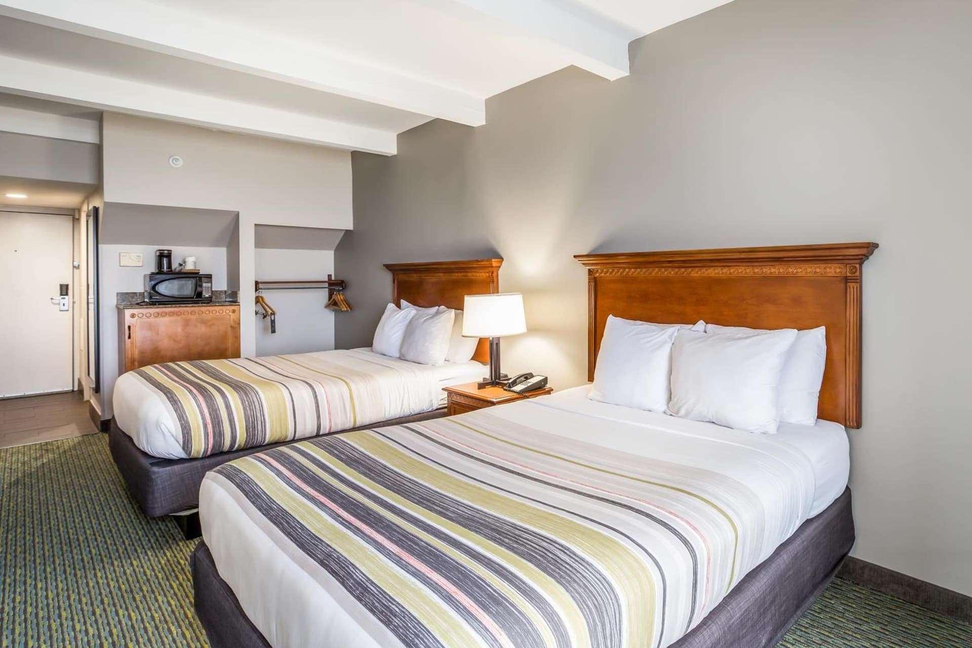 Country Inn & Suites by Radisson, Virginia Beach Oceanfront gallery photo in Virginia Beach, VA — image 12