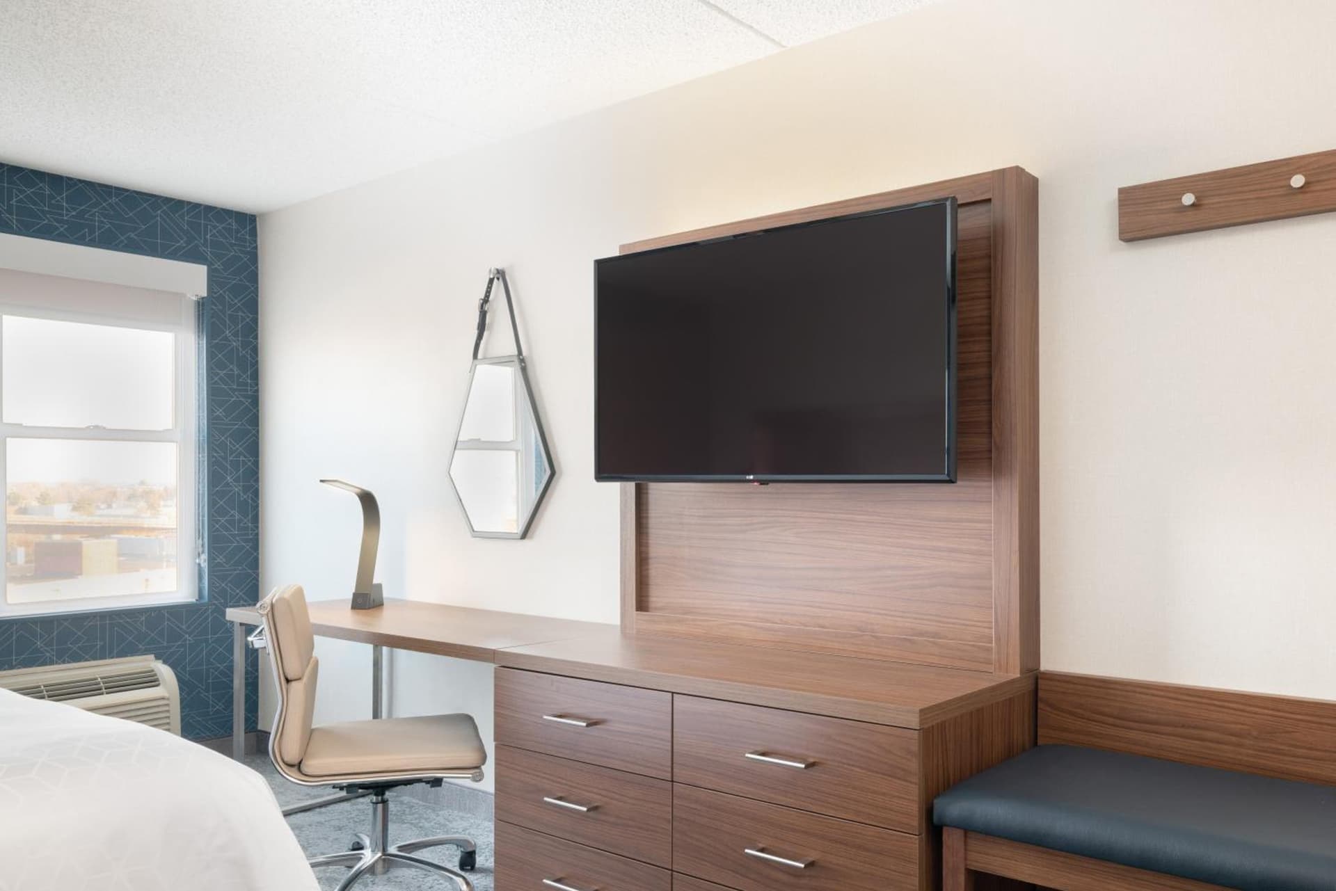 Holiday Inn Express & Suites Boston - Cambridge by IHG gallery photo in Cambridge, MA — image 16