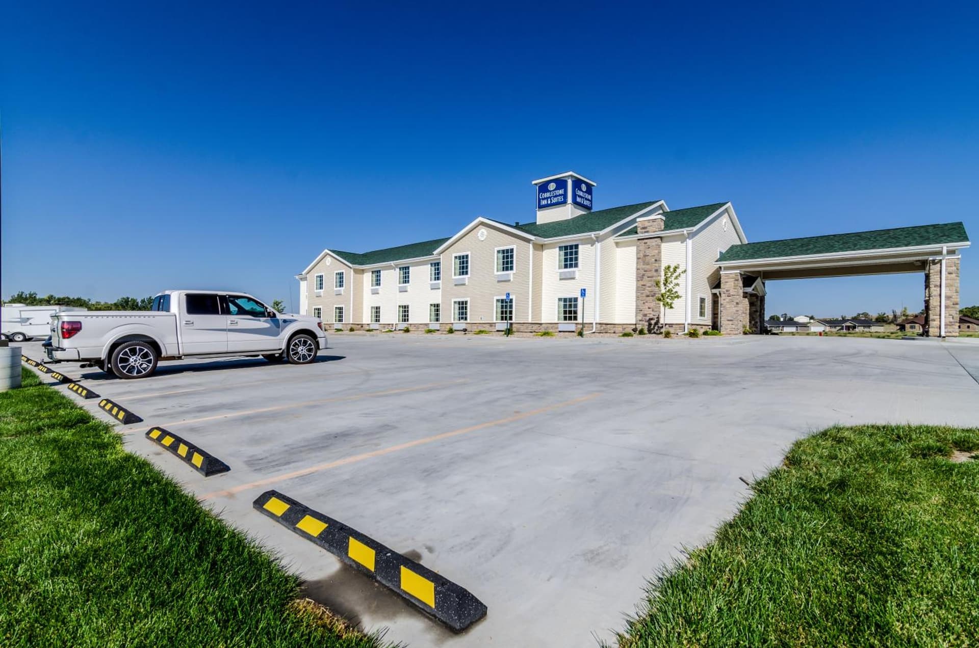 Cobblestone Inn & Suites Cambridge interior in Cambridge, NE — gallery photo 2