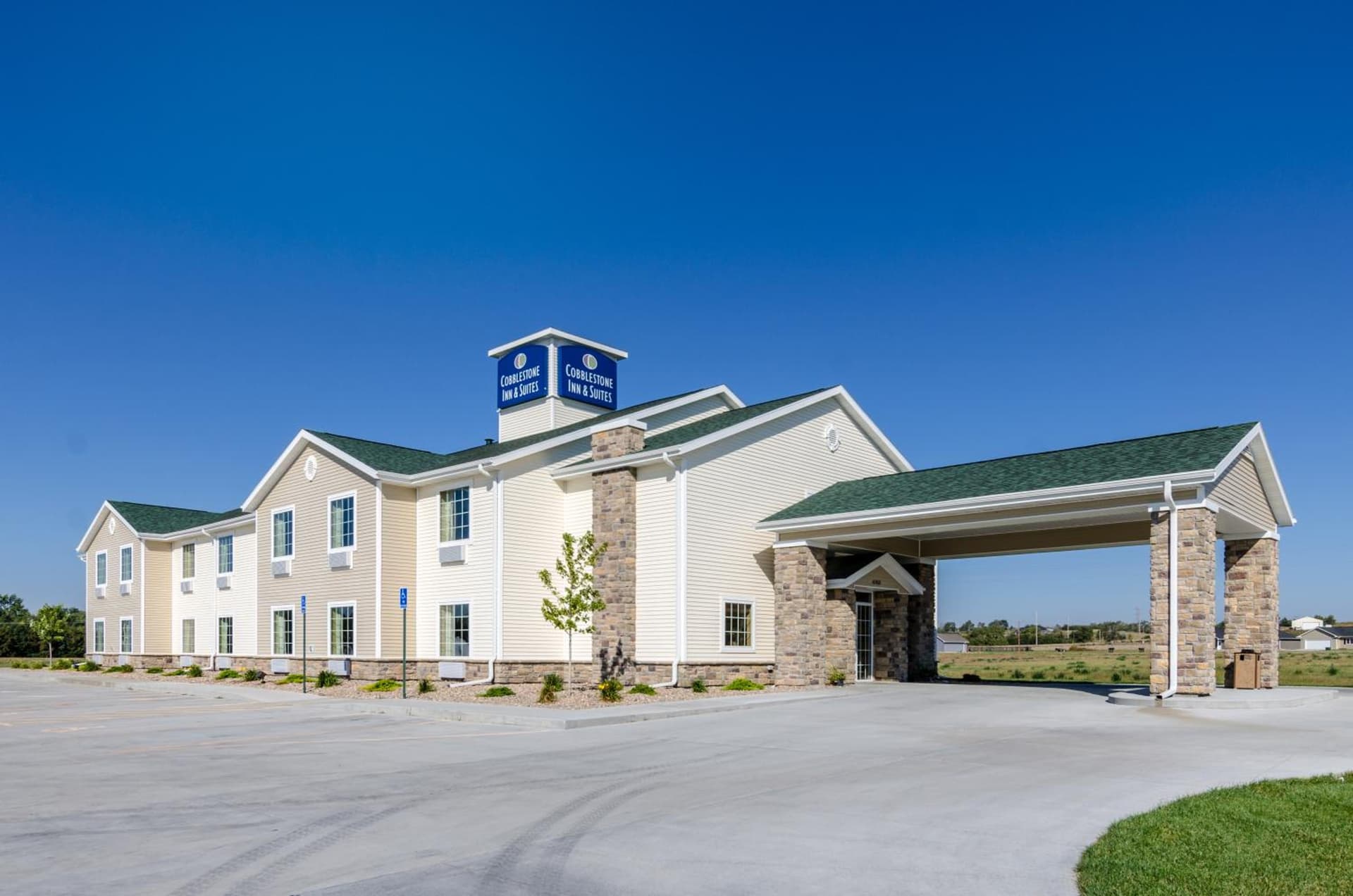 Cobblestone Inn & Suites Cambridge featured exterior or lobby in Cambridge, NE — similar hotel