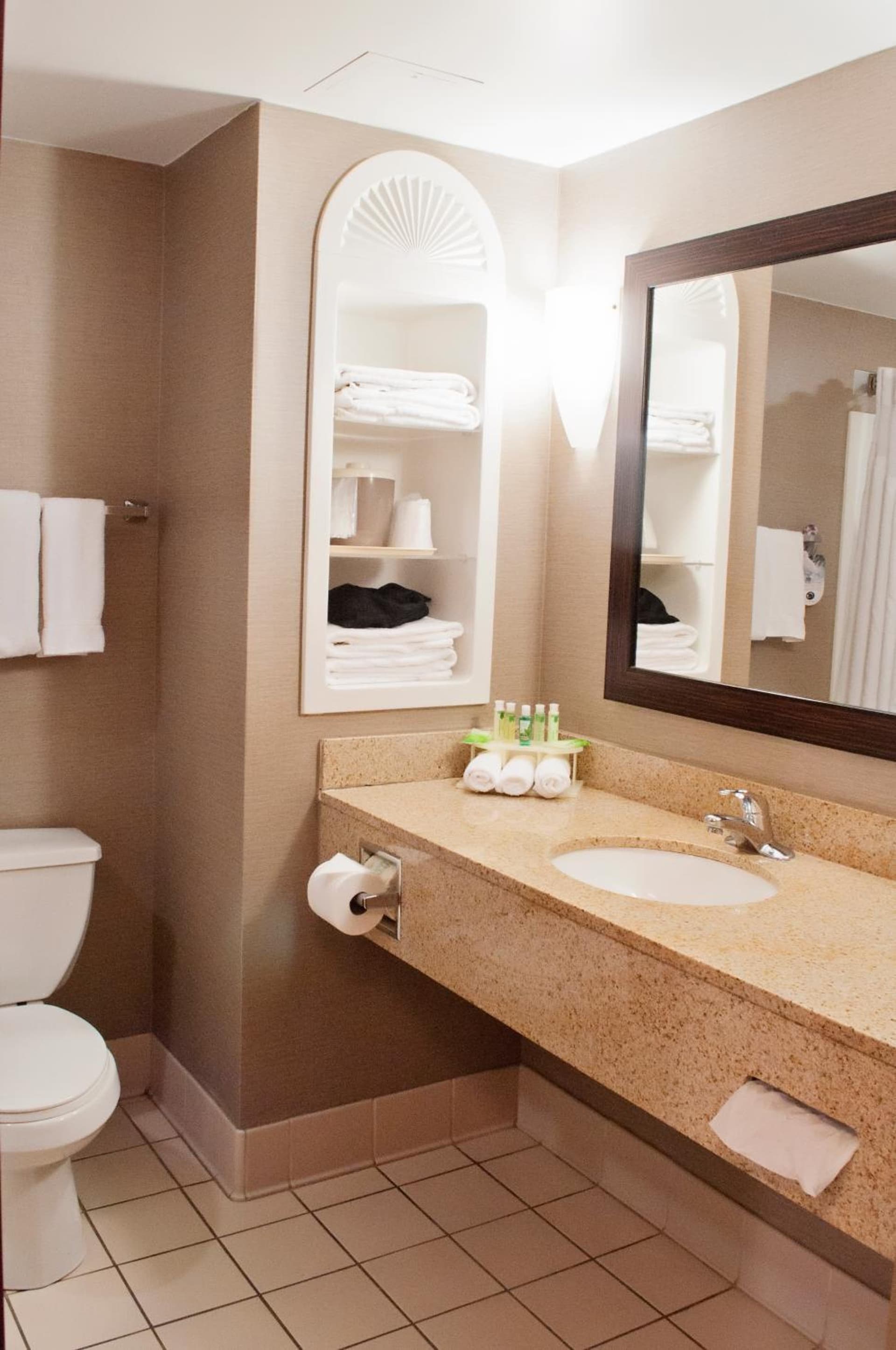 Holiday Inn Express Hotel & Suites Pittsburgh-South Side by IHG interior in Pittsburgh, PA — gallery photo 2
