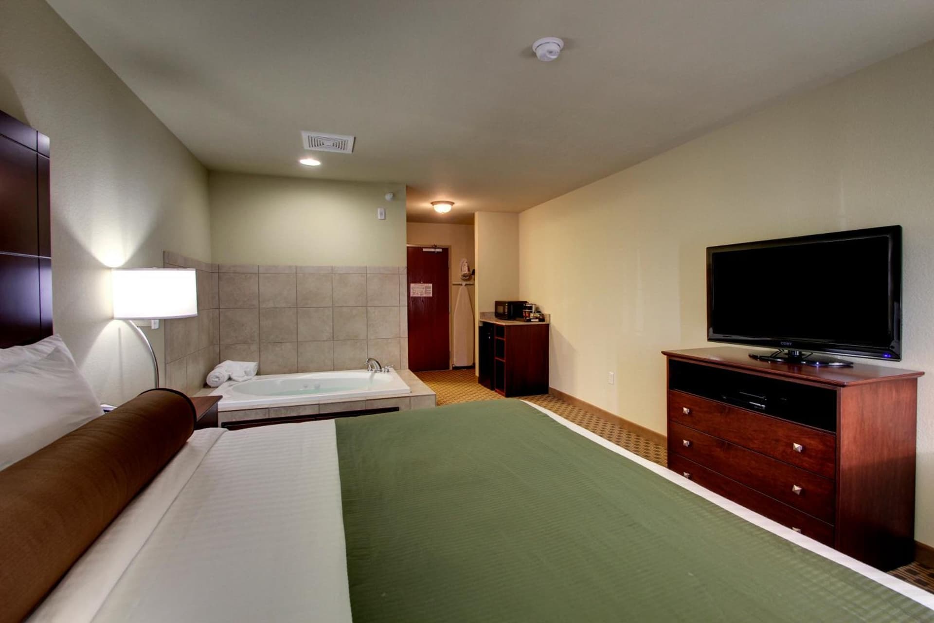 Cobblestone Inn & Suites - Rugby property views in Rugby, ND — gallery photo 3