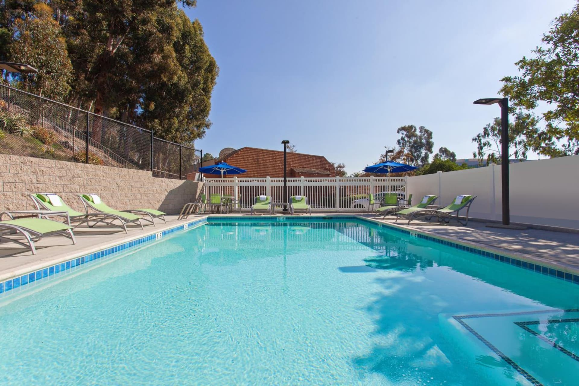 Holiday Inn Express Mira Mesa San Diego by IHG property views in Mira Mesa, CA — gallery photo 3