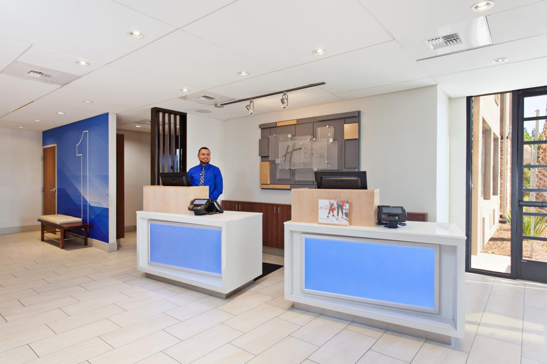 Holiday Inn Express Mira Mesa San Diego by IHG interior in Mira Mesa, CA — gallery photo 2