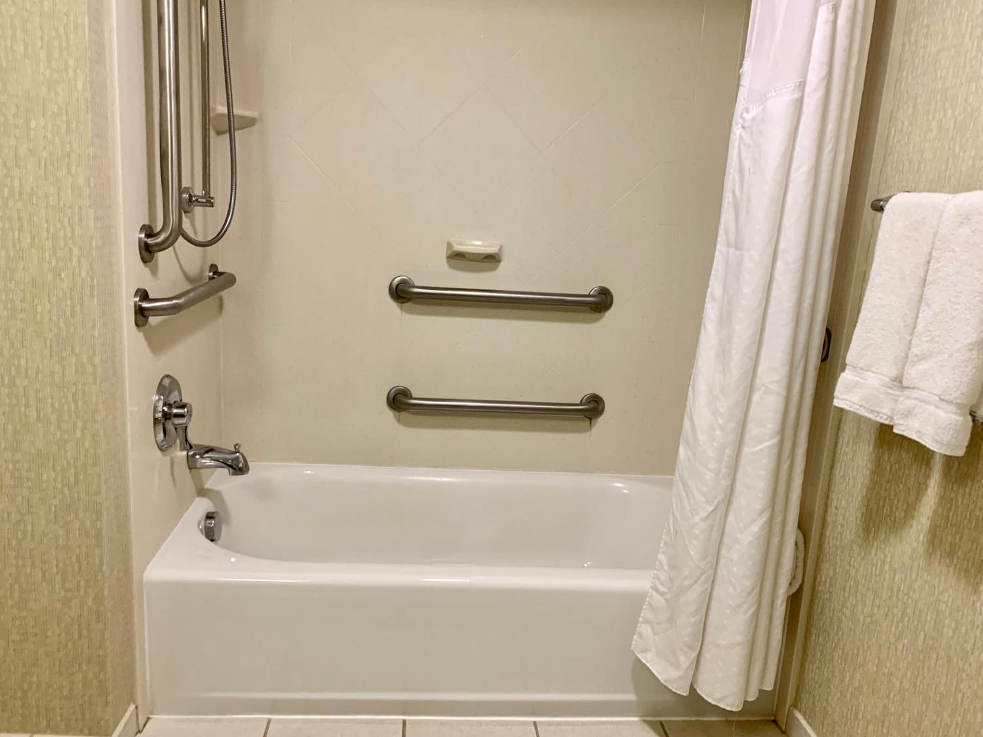 Holiday Inn & Suites Virginia Beach - North Beach by IHG gallery photo in Virginia Beach, VA — image 15