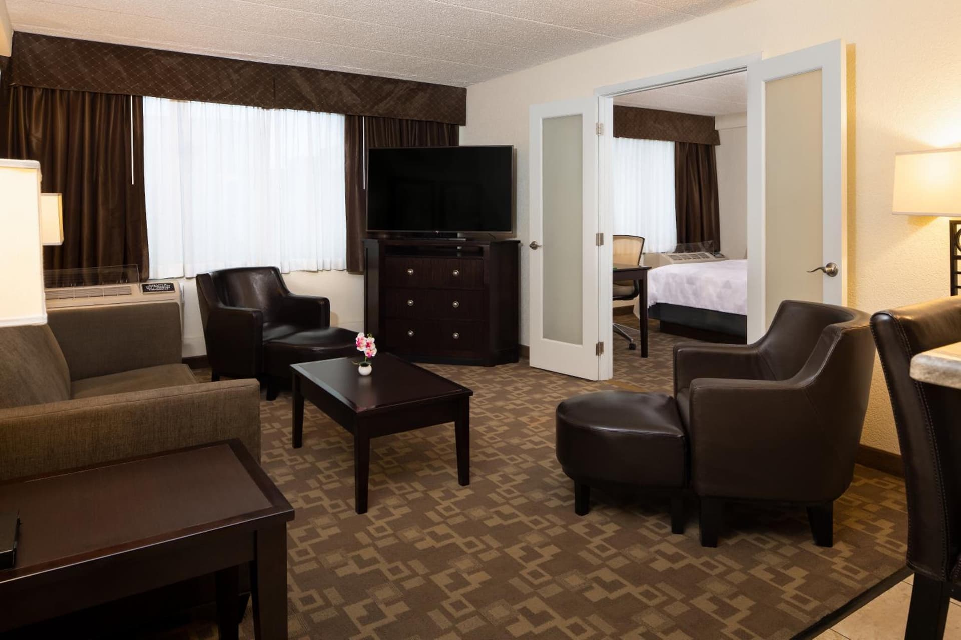 Holiday Inn and Suites Charleston West by IHG gallery photo in Charleston, WV — image 46