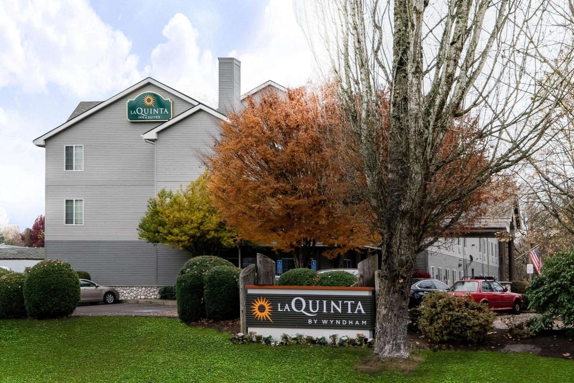 La Quinta by Wyndham Eugene featured exterior or lobby in Eugene, OR — similar hotel