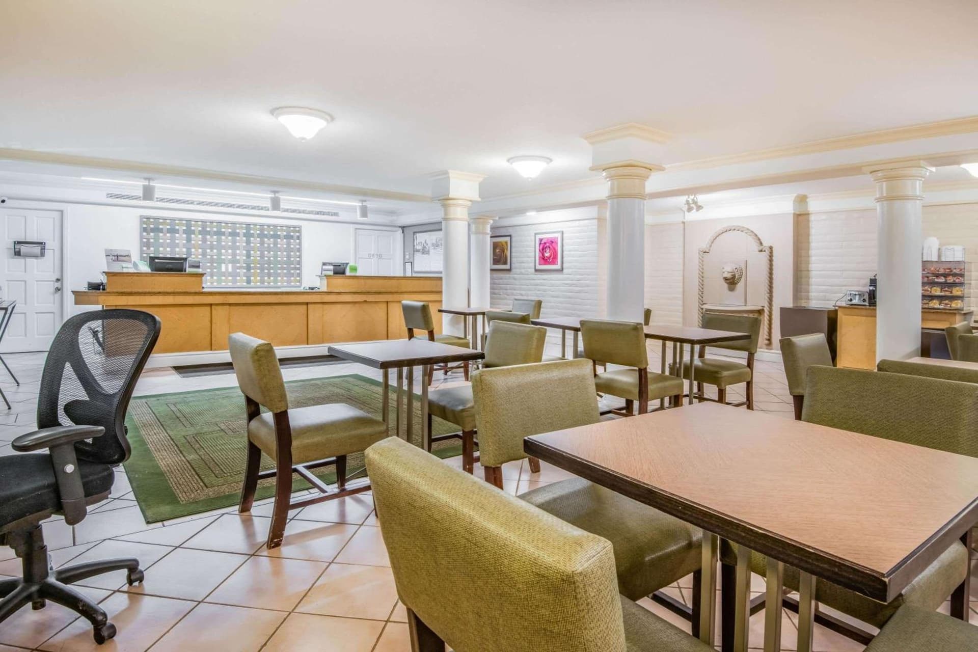 La Quinta Inn by Wyndham Colorado Springs Garden of the Gods gallery photo in Colorado Springs, CO — image 6