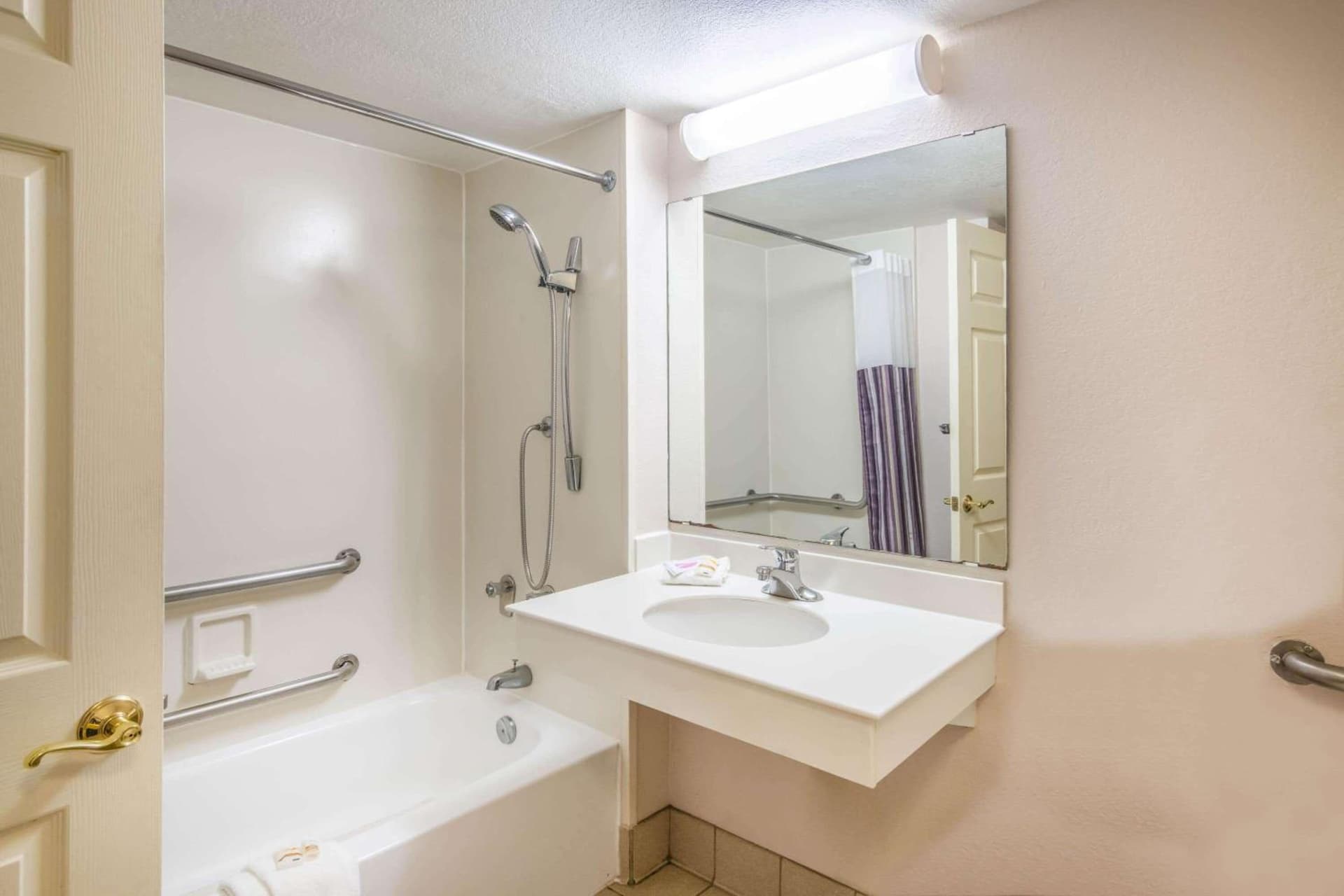 La Quinta Inn by Wyndham Colorado Springs Garden of the Gods gallery photo in Colorado Springs, CO — image 30