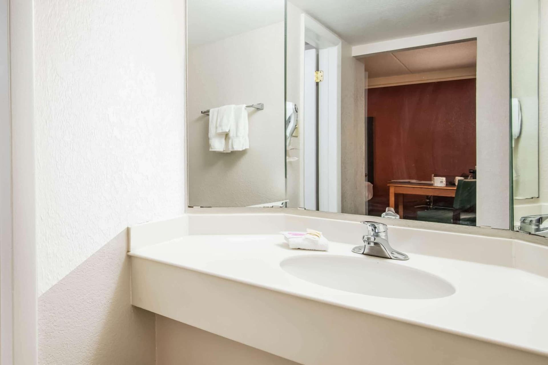 La Quinta Inn by Wyndham Colorado Springs Garden of the Gods gallery photo in Colorado Springs, CO — image 19