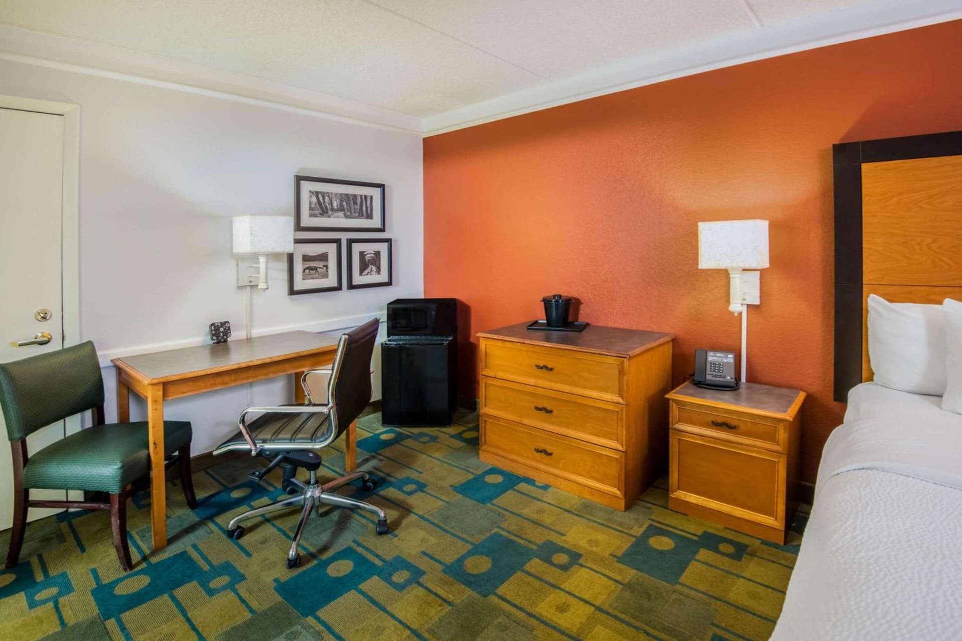 La Quinta Inn by Wyndham Colorado Springs Garden of the Gods gallery photo in Colorado Springs, CO — image 18