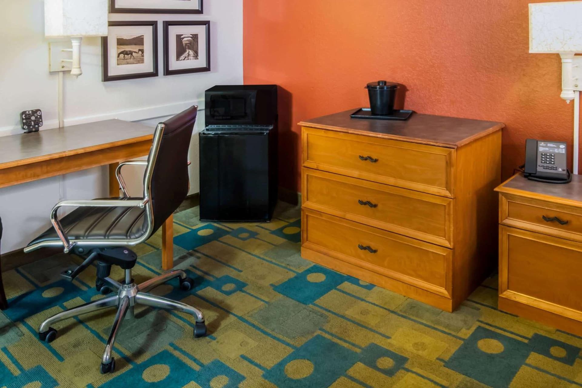 La Quinta Inn by Wyndham Colorado Springs Garden of the Gods property views in Colorado Springs, CO — gallery photo 3