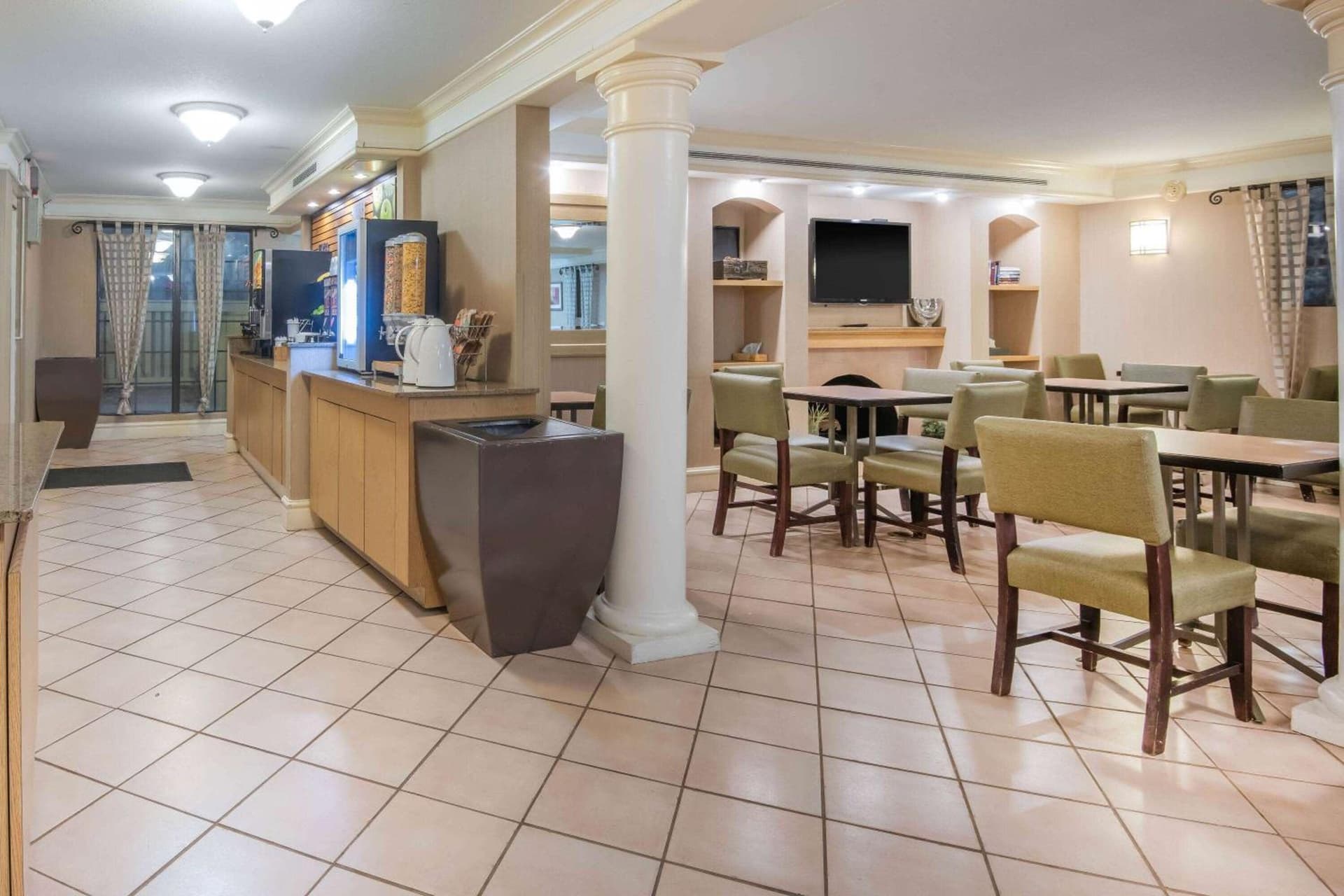 La Quinta Inn by Wyndham Colorado Springs Garden of the Gods gallery photo in Colorado Springs, CO — image 15