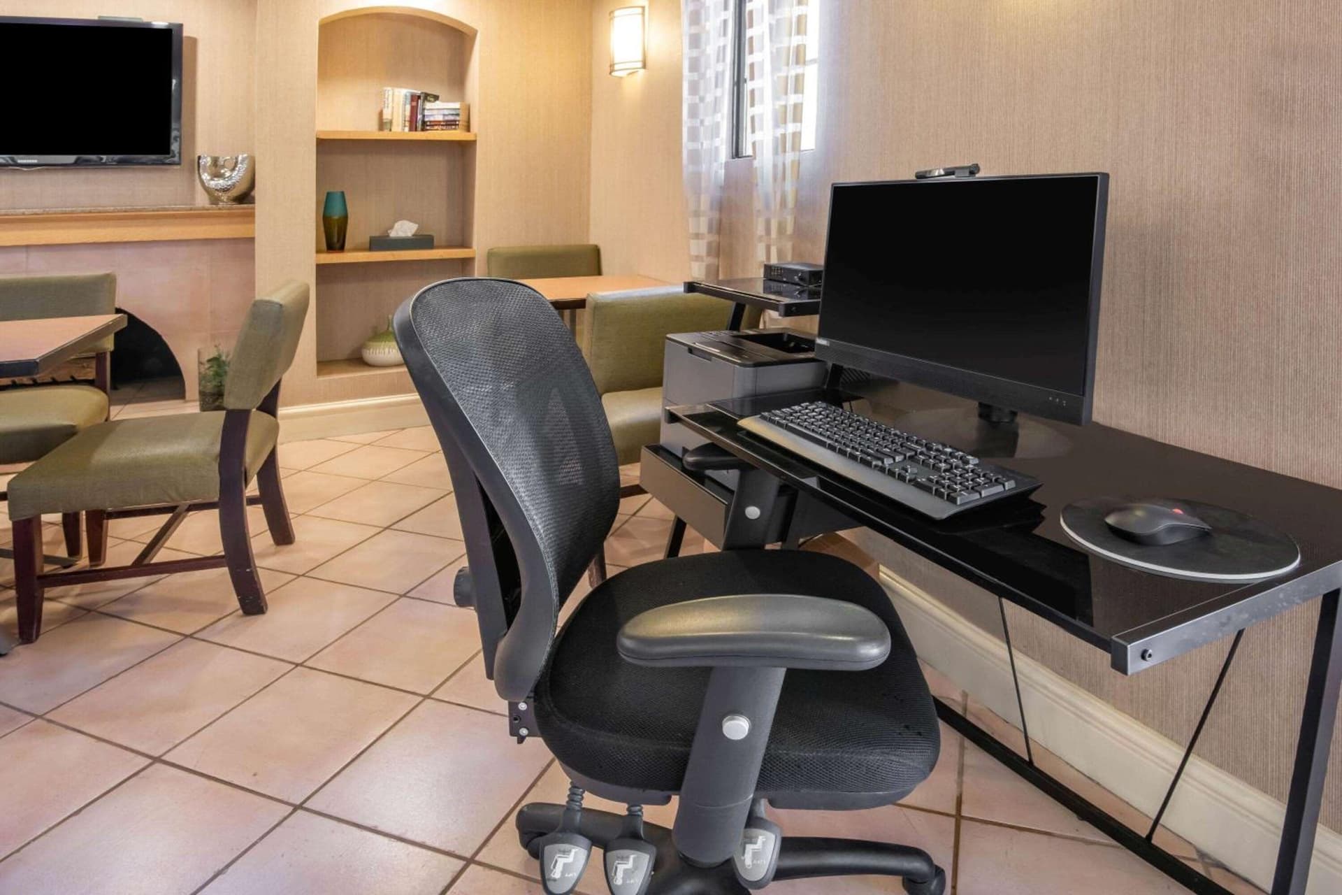 La Quinta Inn by Wyndham Colorado Springs Garden of the Gods gallery photo in Colorado Springs, CO — image 14