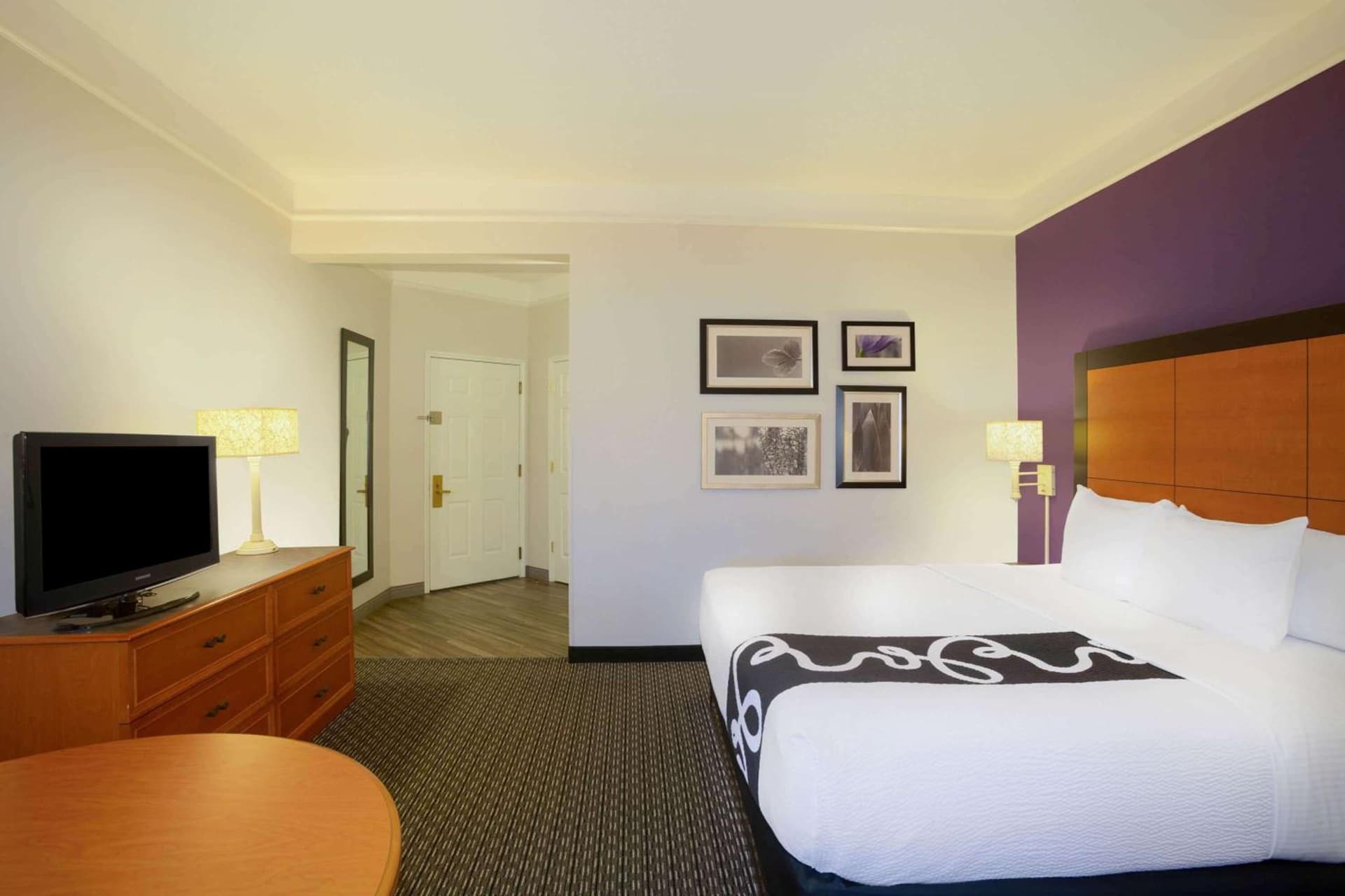 La Quinta by Wyndham St. Louis Westport gallery photo in Saint Louis, MO — image 4