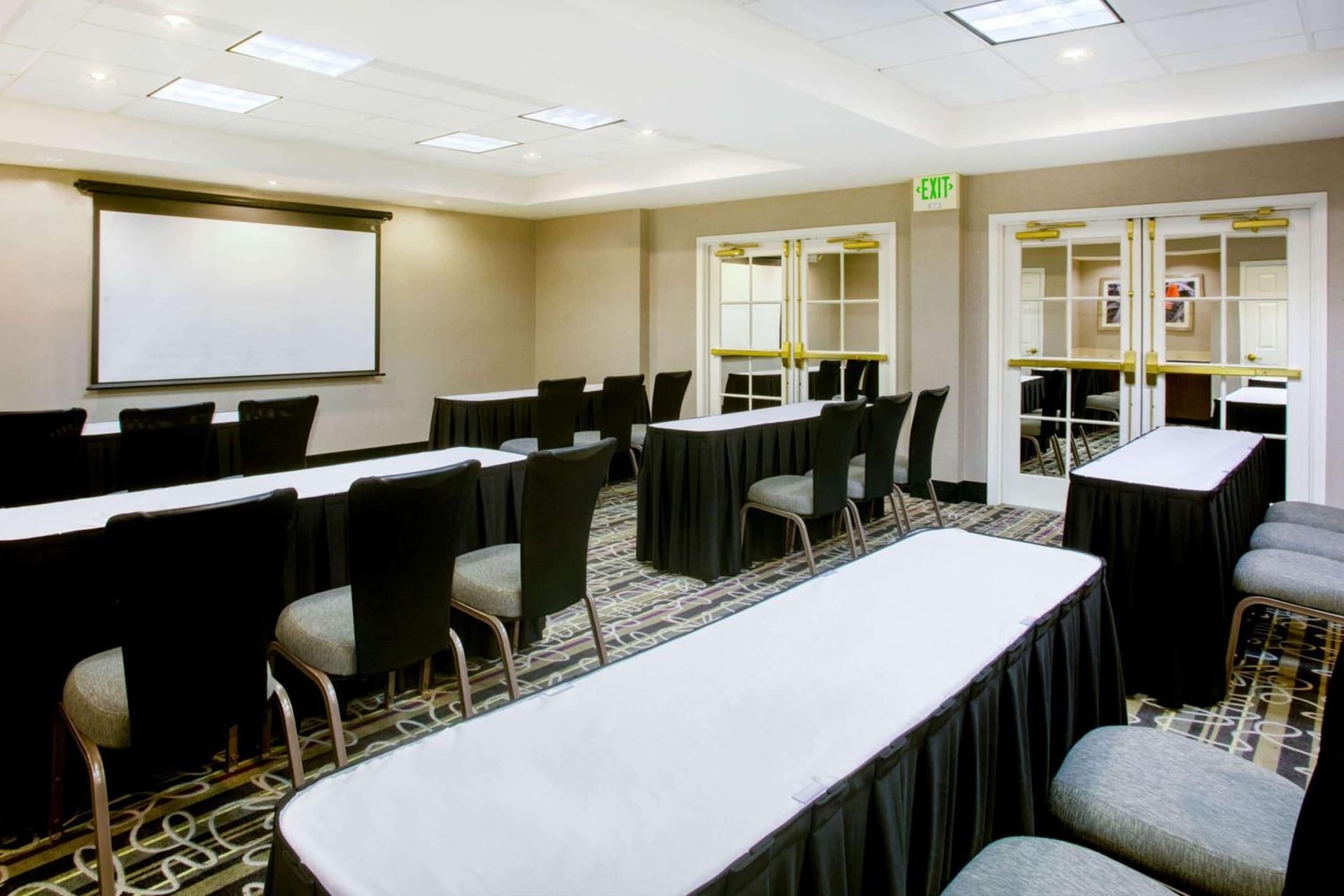 La Quinta by Wyndham St. Louis Westport gallery photo in Saint Louis, MO — image 16